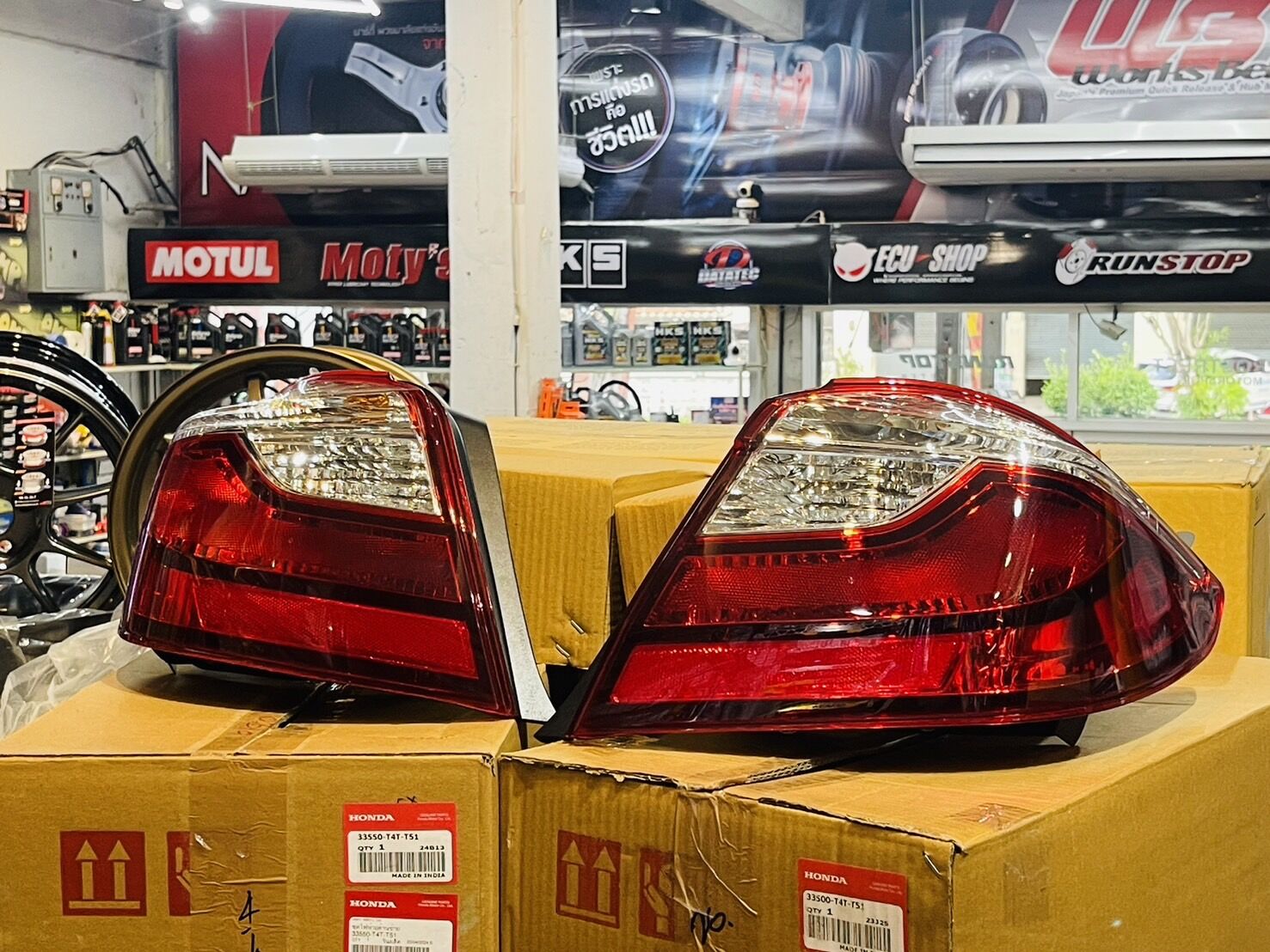 โคมไฟ ไฟท้าย ฮอนด้า บริโอ้ ตัว ไมเนอร์ เชนจ์ ปี 2016 rear lights honda brio minor change 2016 ราคา 3,800 บาท*ส่งฟรี