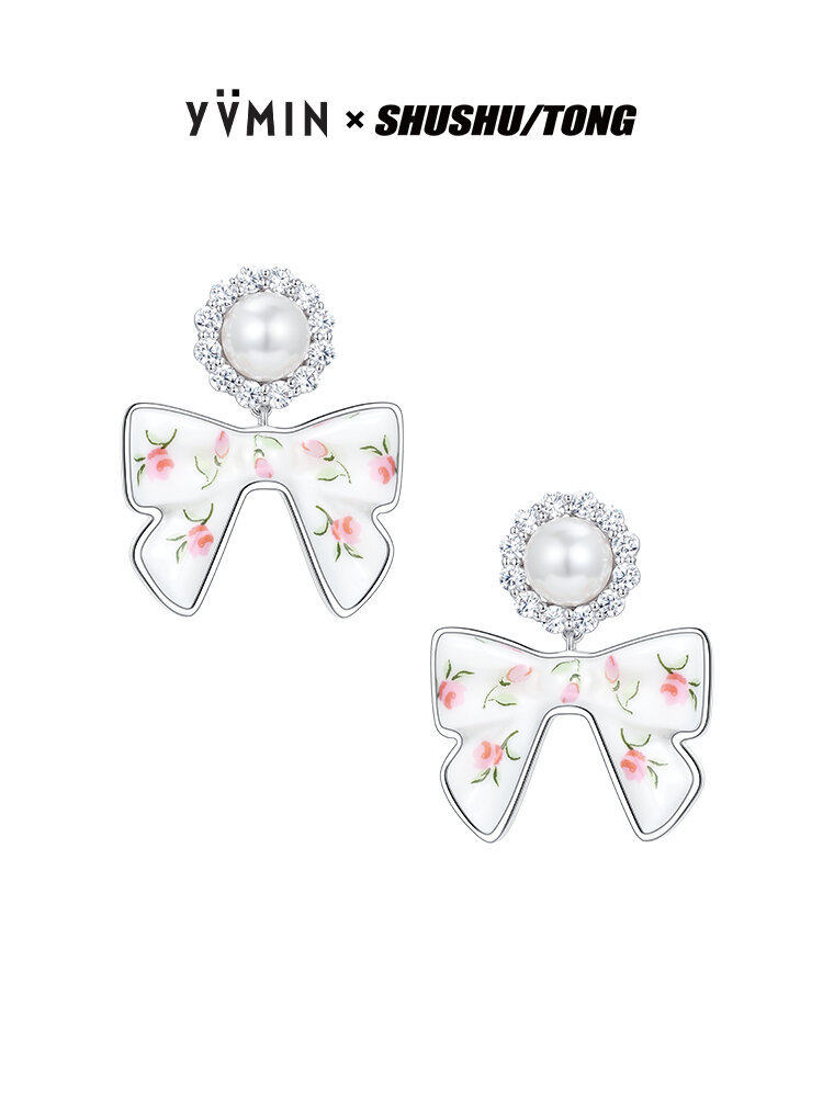 Pearl Ceramic Bow Earrings ราคา 6,525 บาท*ส่งฟรี