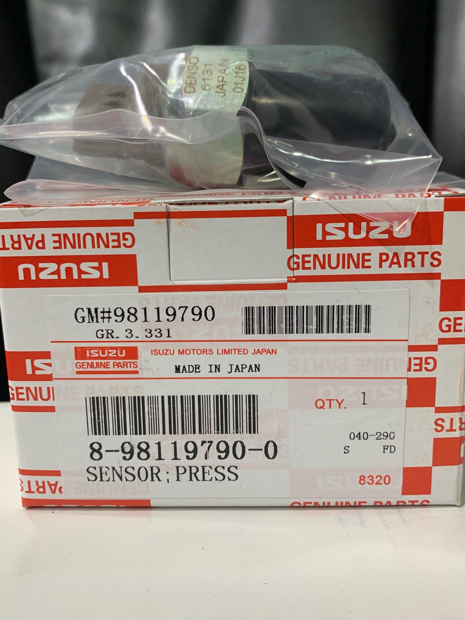 **ของแท้**สวิทซ์/sensor รางหัวฉีดเกลียวใหญ่ Isuzu D-max All new8-98119790-0