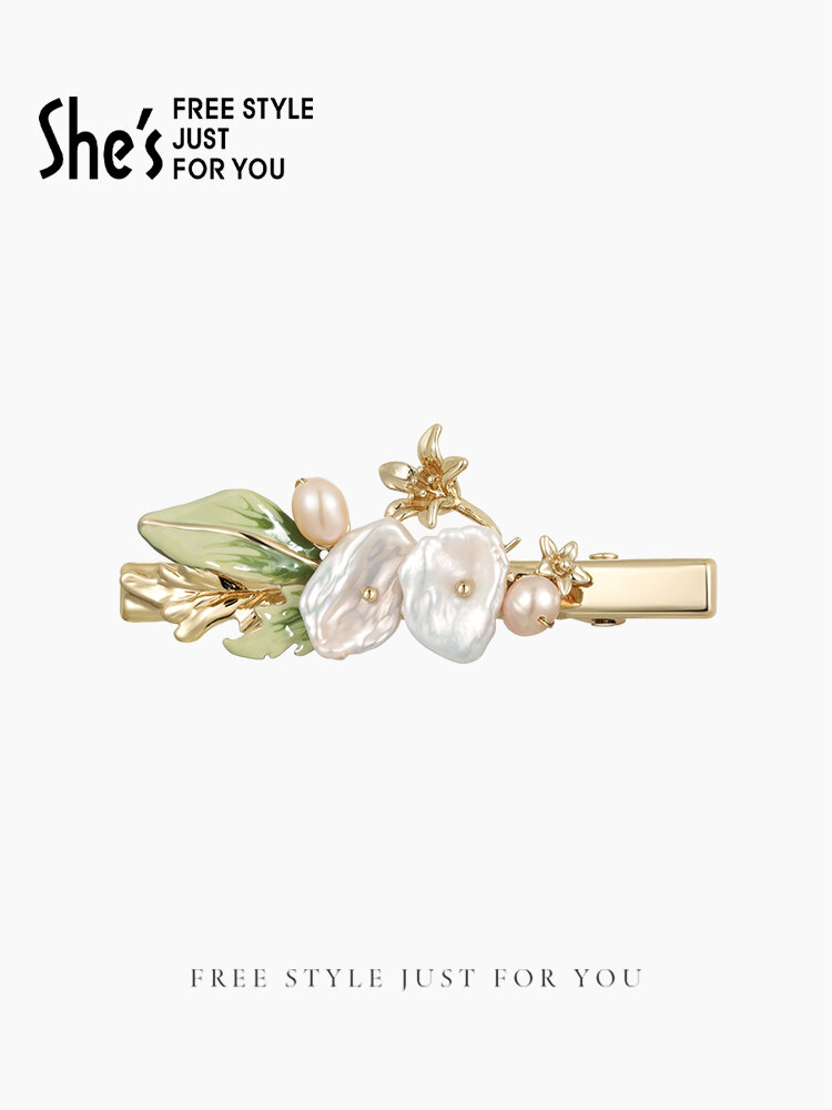 She's | Drip Oil Pearl Flower Hair Clip ราคา 3,250 บาท*ส่งฟรี