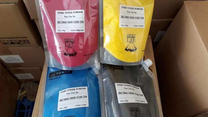 หมึกเติมสำหรับเครื่องถ่ายเอกสาร Xerox สีใส่ได้หลายรุ่น ตั้งแต่เล็กไปใหญ่ คุณภาพดีสีสดงาม 1 ชุด 4 สีน้ำหนักต่อสึ 500 กรัม ราคา 4,000 บาท*ส่งฟรี