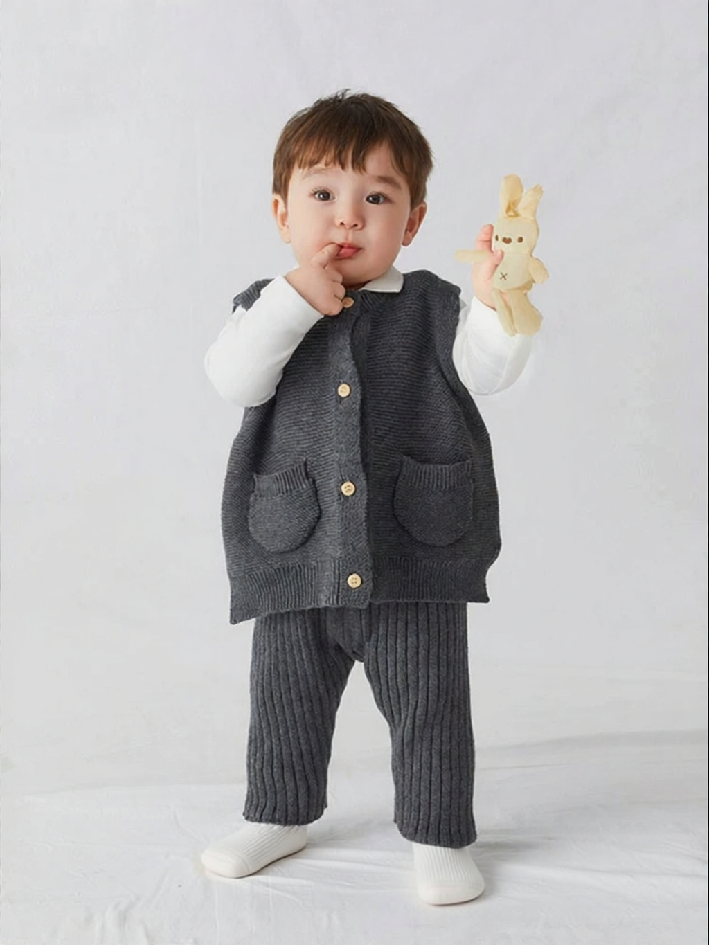 เสื้อกั๊กไหมพรมเด็ก Enhennbaby | ไอเทมสุดคิ้วท์ที่ต้องมีสำหรับเจ้าตัวเล็ก 🧸