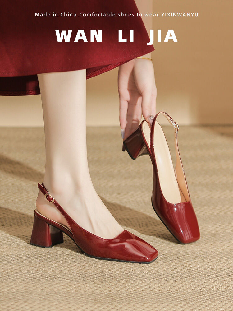 รองเท้าแตะส้นสูงหัวเหลี่ยมหนังทาบสไตล์ฝรั่งเศสสีแดงไวน์สำหรับผู้หญิง รองเท้าแตะส้นหนาแบบสวมหัว รองเท้าแฟชั่นฤดูร้อน ราคา  949 บาท*ส่งฟรี