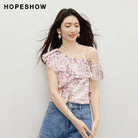 HOPESHOW | เสื้อชีฟองลายดอกไม้ประดับเลื่อม ไหล่เบี่ยงไม่สมมาตรพร้อมระบายและปักคริสตัล