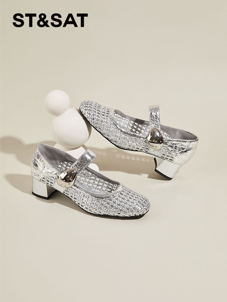 ST&SAT | Lace-up Low Heel Mary Jane Flats ราคา 3,654.52 บาท ST&SAT | Lace-up Low Heel Mary Jane Flats ราคา 3,654.52 บาท