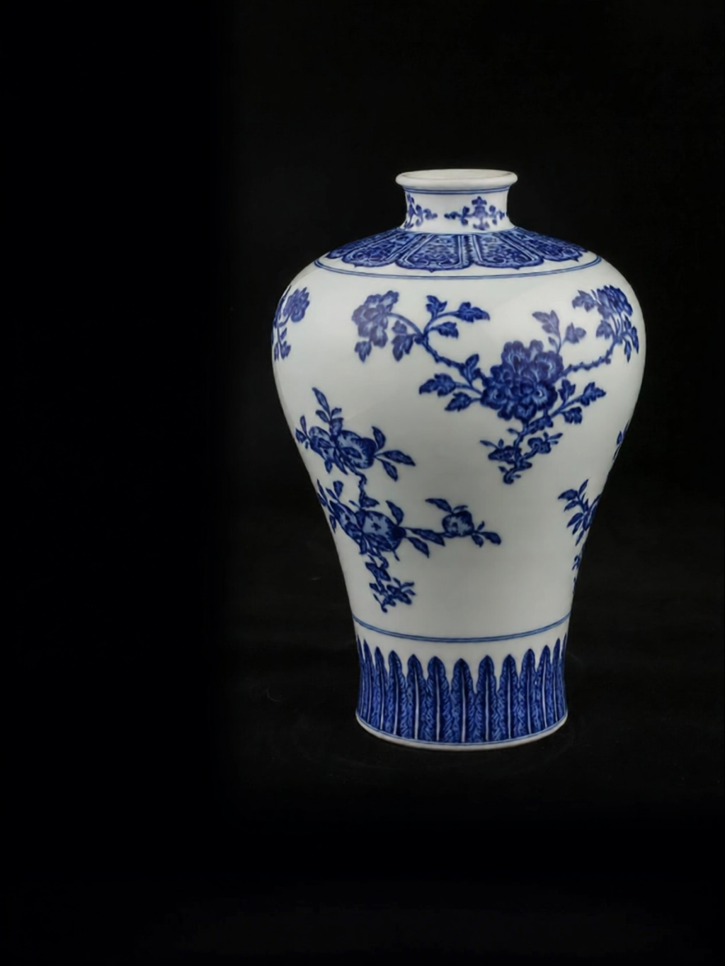 JINGDEZHEN | Handcrafted Blue and White Floral Design Ceramic Vase ราคา 63,955 บาท*ส่งฟรี