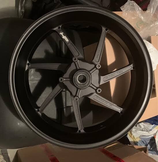 ล้อ HP4 BMW S1000RR แท้ ติดรถ HP4 Force สภาพสวยมาก ราคาพิเศษ ด่วนๆ ราคา 49,999 บาท*ส่งฟรี