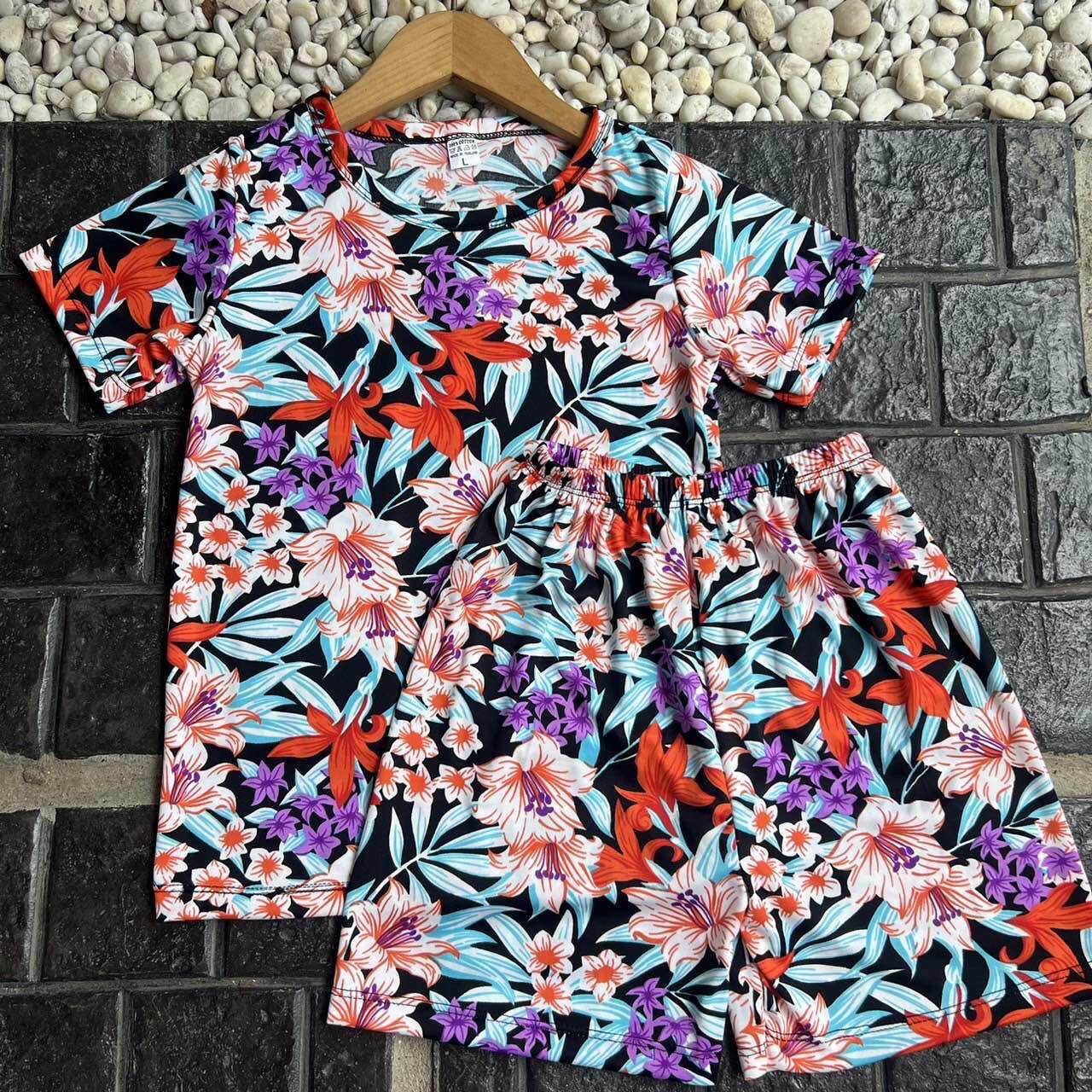 ชุดเด็ก แขนสั้นขาสั้น ผ้าไมโครนิ่มใส่ไม่ร้อน สีสดสดไม่ตก ลายสงกรานต์ ลายดอก ลิลลี่B ราคา  79 บาท*ส่งฟรี