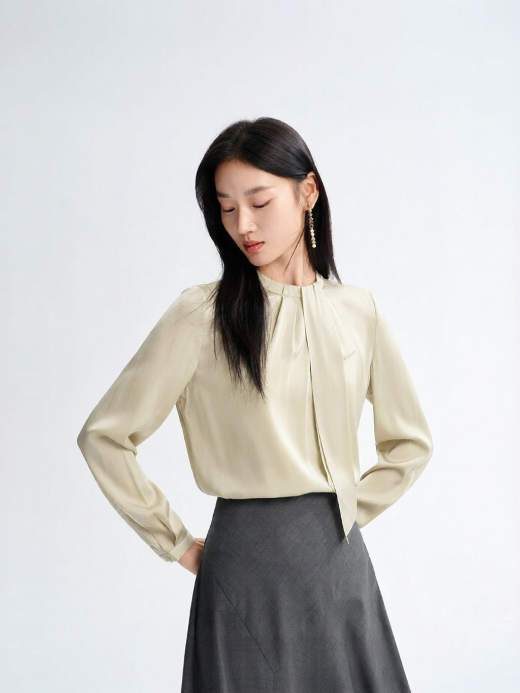 JZ ANNAKRO | Silk OL Style Flowy Collar Top For Women ราคา 9,162 บาท*ส่งฟรี