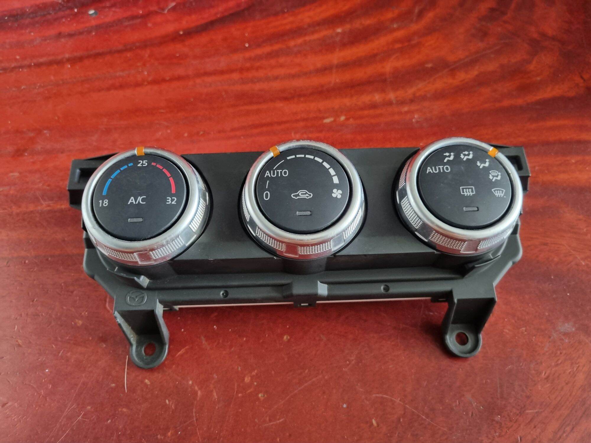 สวิทซ์ปรับACแอร์ Mazda2 Skyactiv (แท้ถอด) ราคา 2,290 บาท*ส่งฟรี