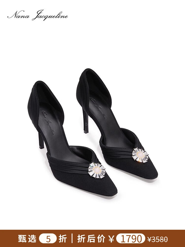 รองเท้าส้นสูงประดับเพชร NanaJacqueline สำหรับผู้หญิง รองเท้าส้นเดี่ยว ทรงหัวแหลม สวมสบาย สไตล์ย้อนยุค แฟชั่น ระดับไฮเอนด์ ราคา  30,689 บาท*ส่งฟรี