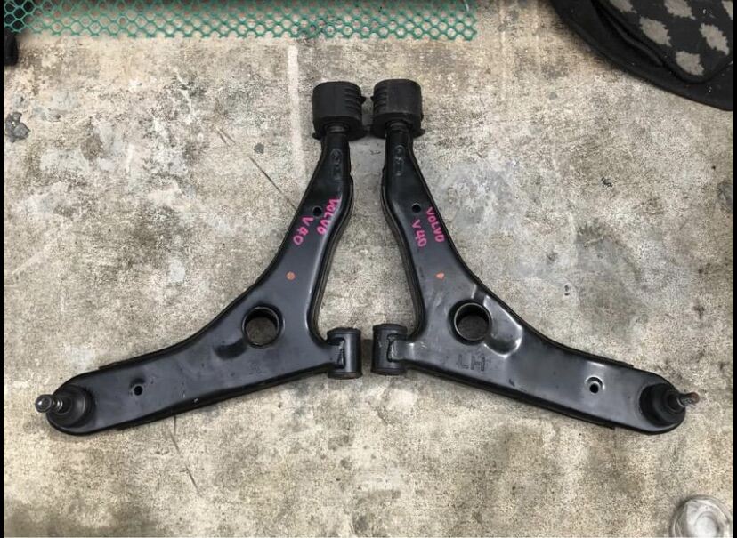 Pair of Track Control Arm For Volvo V40 S40 ปีกนก