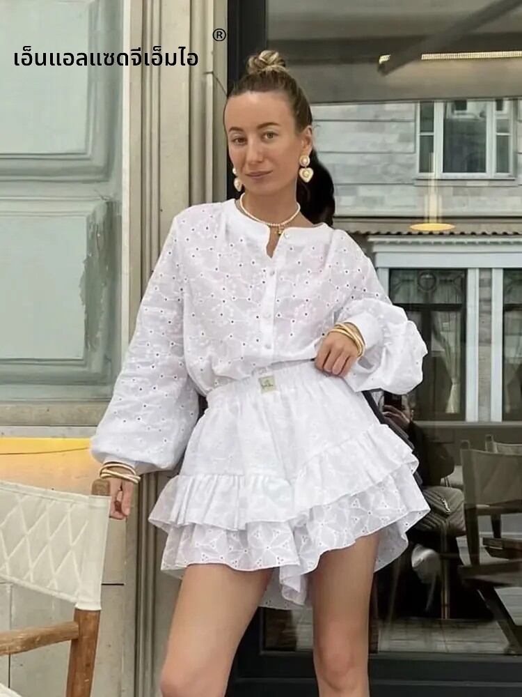 เซ็ตกางเกงขาสั้นลูกไม้สีขาววินเทจกระดุมแถวเดียวสำหรับผู้หญิงสำหรับฤดูใบไม้ผลิ2024ชุดปาร์ตี้ลำลองแขนยาวชุด2ชิ้นสูทสตรี ราคา 680 บาท*ส่งฟรี