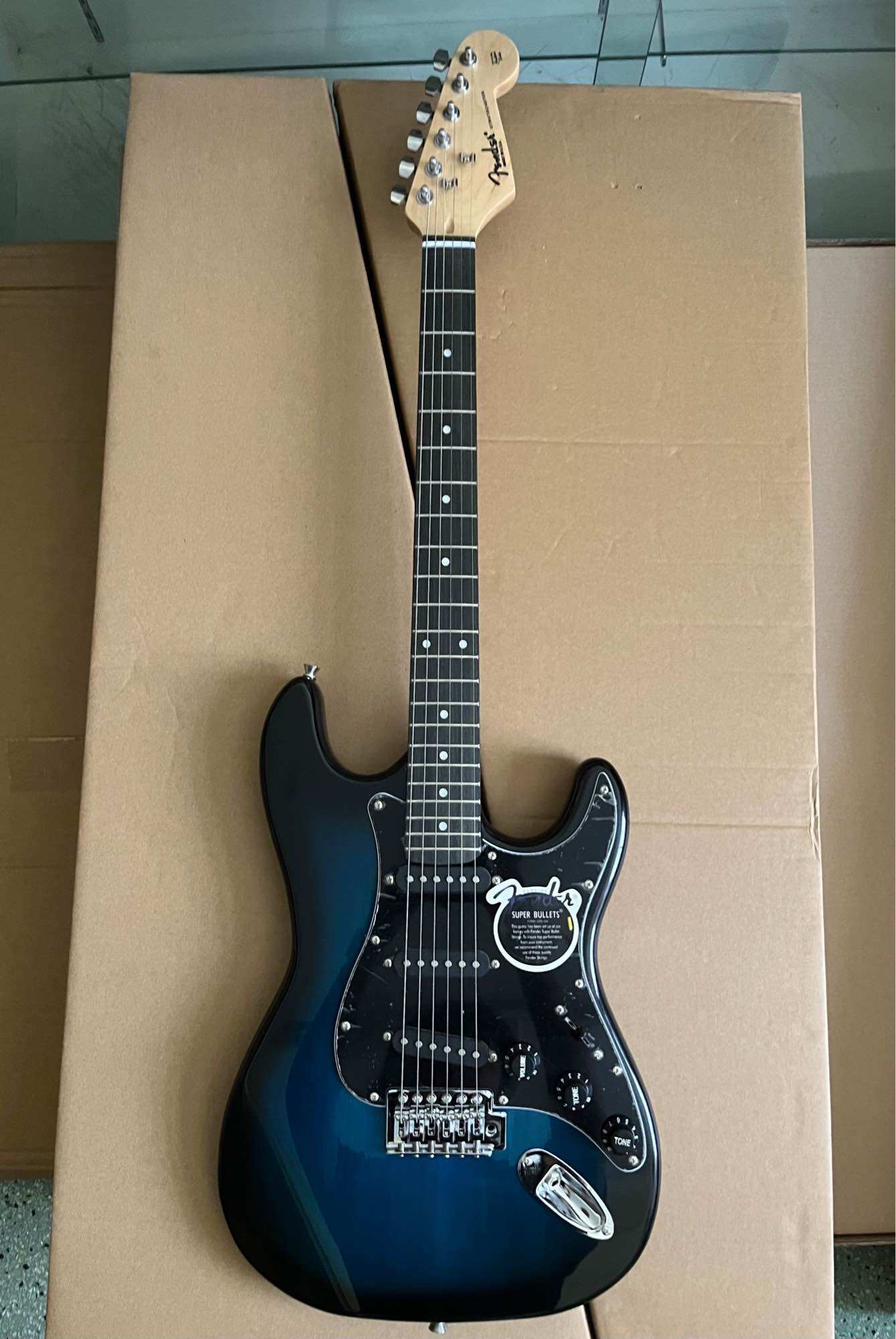 กีต้าร์ไฟฟ้า Fender Stratocaster ( พร้อมส่งในไทย ) ราคา 3,481 บาท*ส่งฟรี