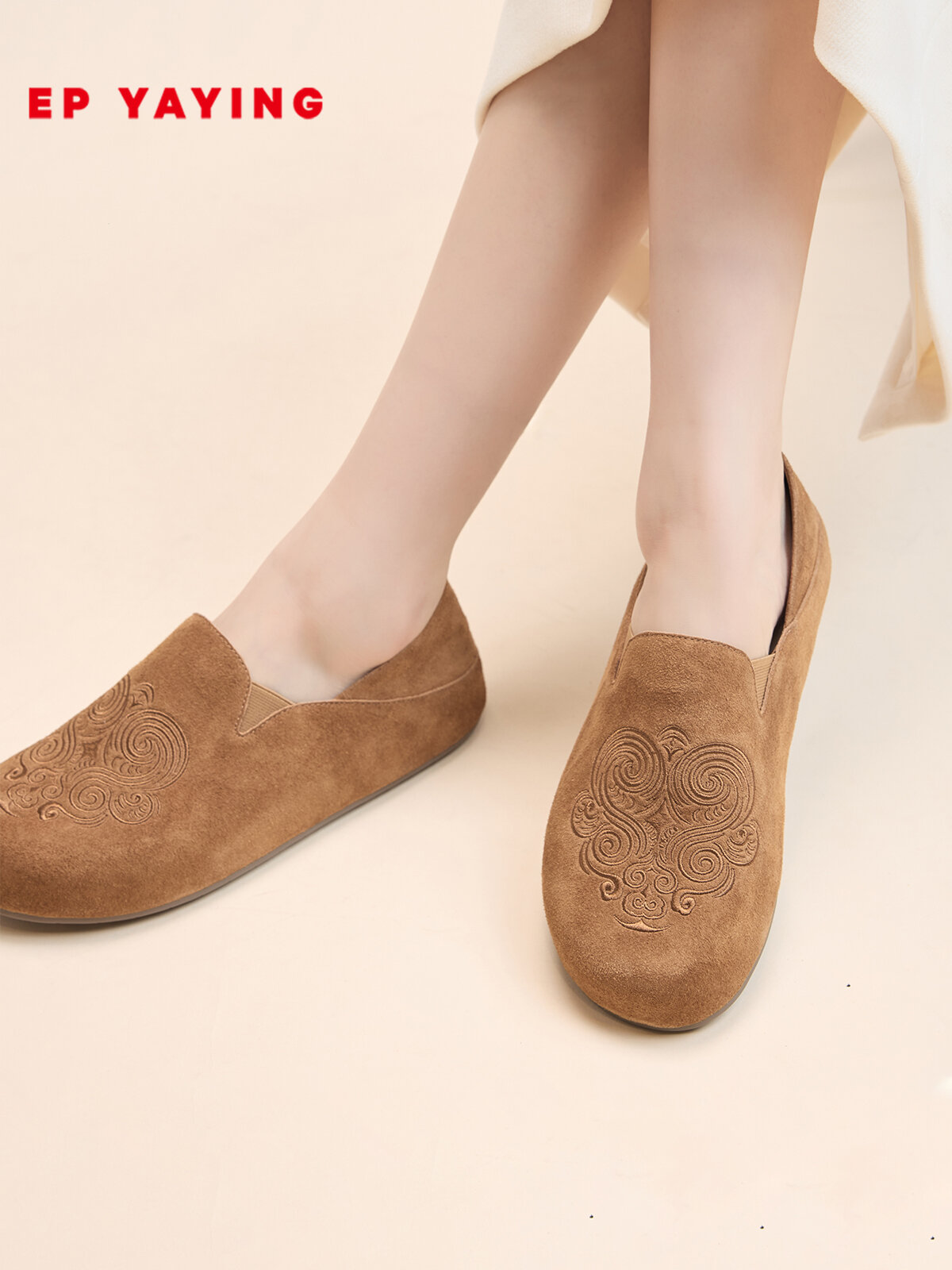 EP YAYING | Embroidered Slip-on Wool Cushion Two-way Single Shoes ราคา 8,254 บาท*ส่งฟรี