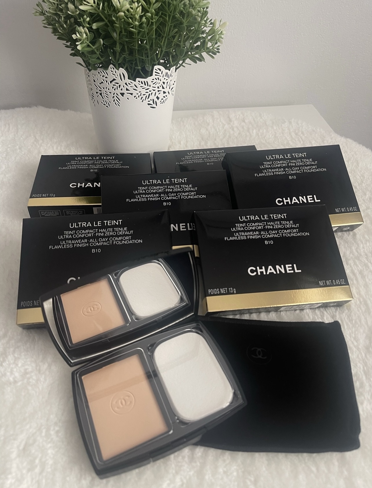  Chanel ULTRA LE TEINT Ultrawear All-Day Comfort Flawless  Finish Compact Foundation 0.45oz/13g (B20) : Beauty & Personal Care