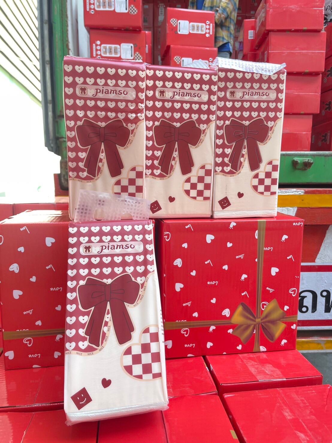 ❤️ ทิชชู่วาเลนไทน์ ❤️ กล่องเป็นของขวัญ ยกลัง4หิ้ว ทิชชู่แขวน แบบแขวนแล้วดึงด้านล่าง ทิชชู่แขวนผนัง ทิชชู่ยกลัง ของขวัญ ราคา 119 บาท*ส่งฟรี