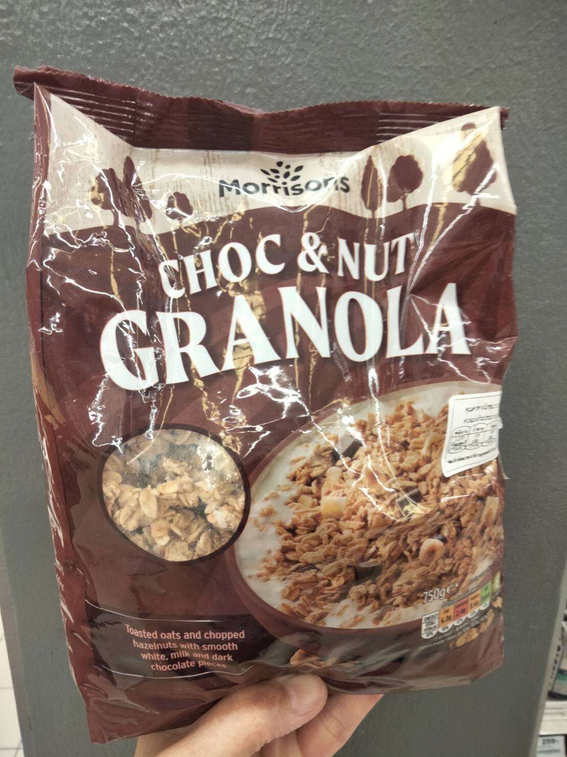 Morrisons Choc&Nut Granola ผลิตภัณฑ์ อาหารเช้า จากข้าวโอ๊ต ผสม เฮเซนัทบดและช็คโกแลตชิพ 750 กรัม