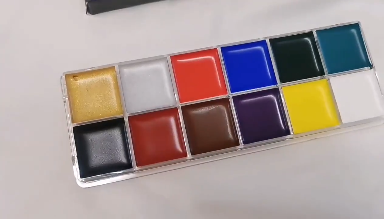 พาเลตต์สีเพ้นท์หน้าฮาโลวีนหลายเฉด—ตรวจรุ่นที่เลือก
