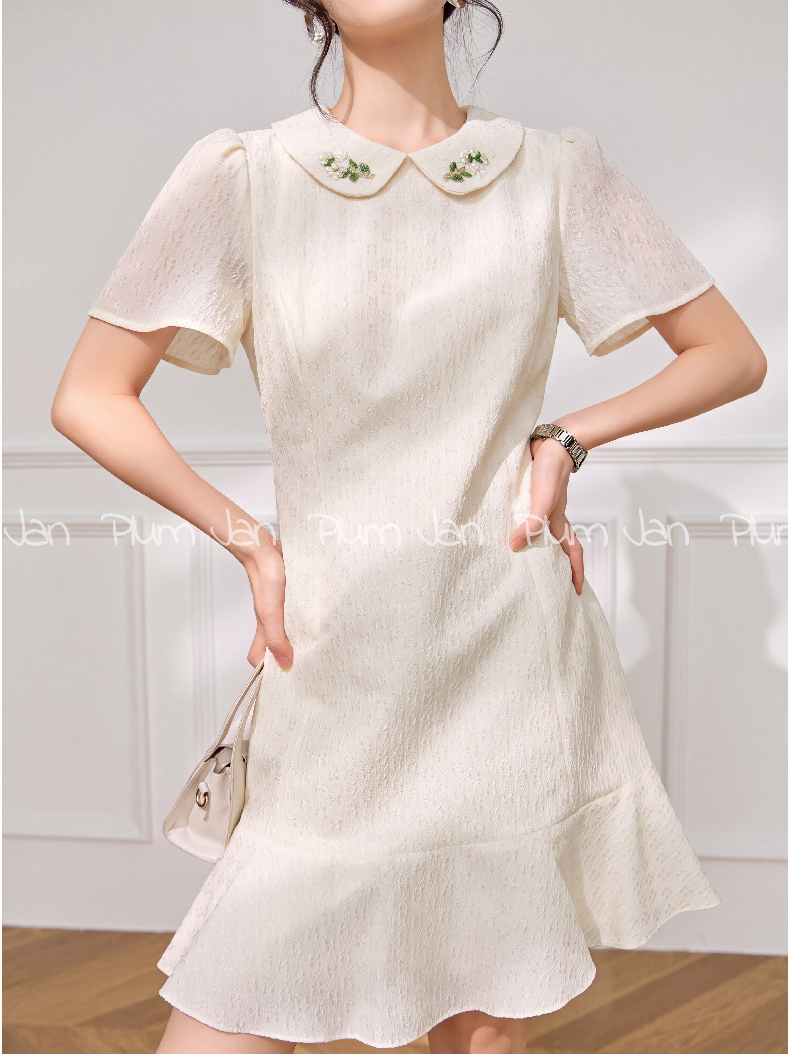 PlumJan | New Chinese Style Embroidery Mandarin Collar Texture Lightweight Fish Tail Dress ราคา  6,447,763 บาท*ส่งฟรี