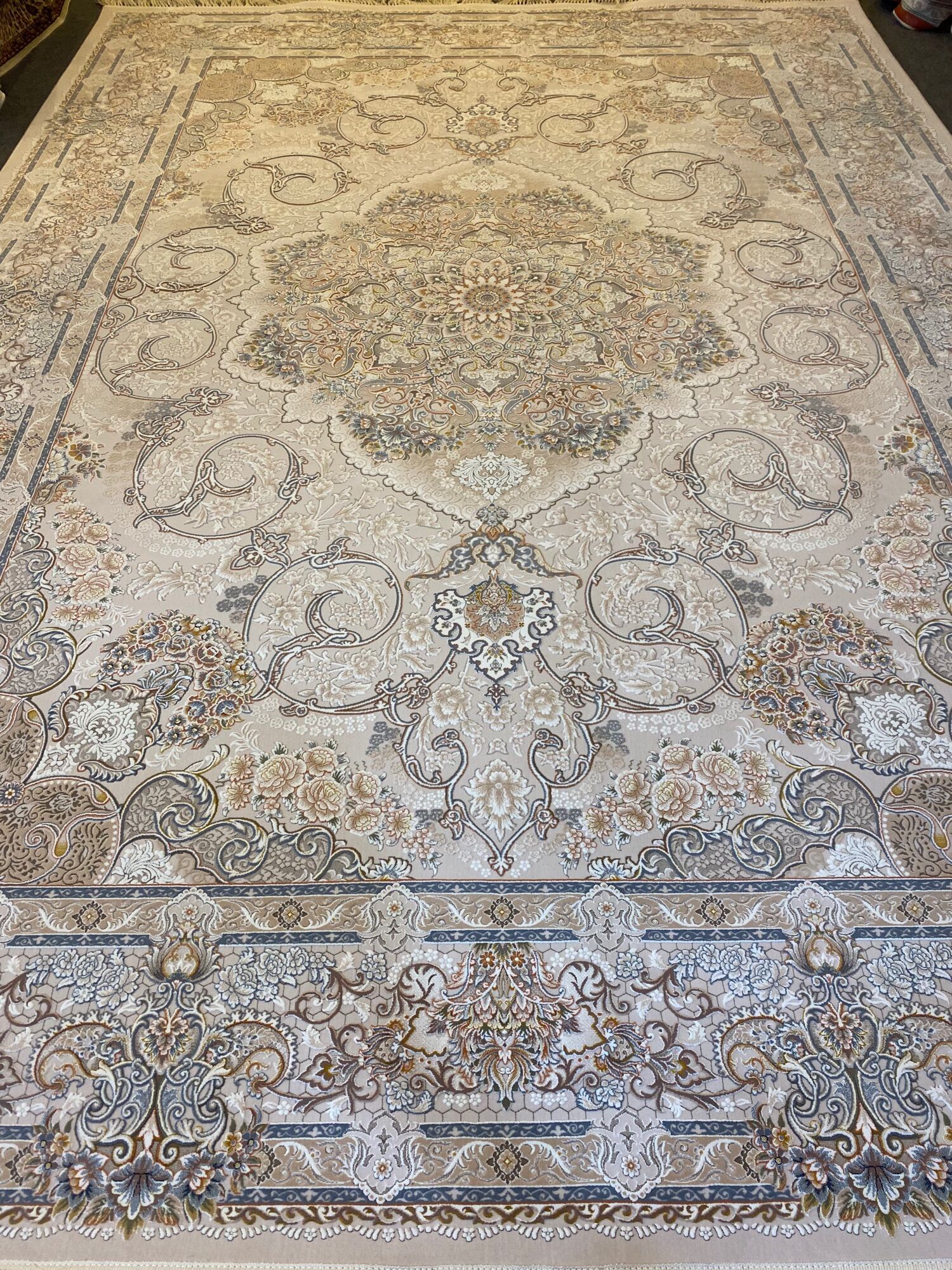 Persian carpet size 250x350 cm Iran ราคา 65,000 บาท*ส่งฟรี