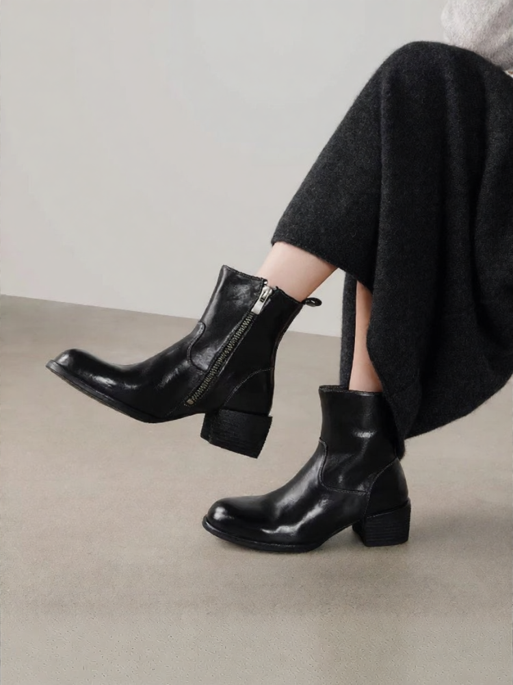 JUNBO | Platform Elevating Comfort Leather Boot Short Boot ราคา 9,364 บาท*ส่งฟรี