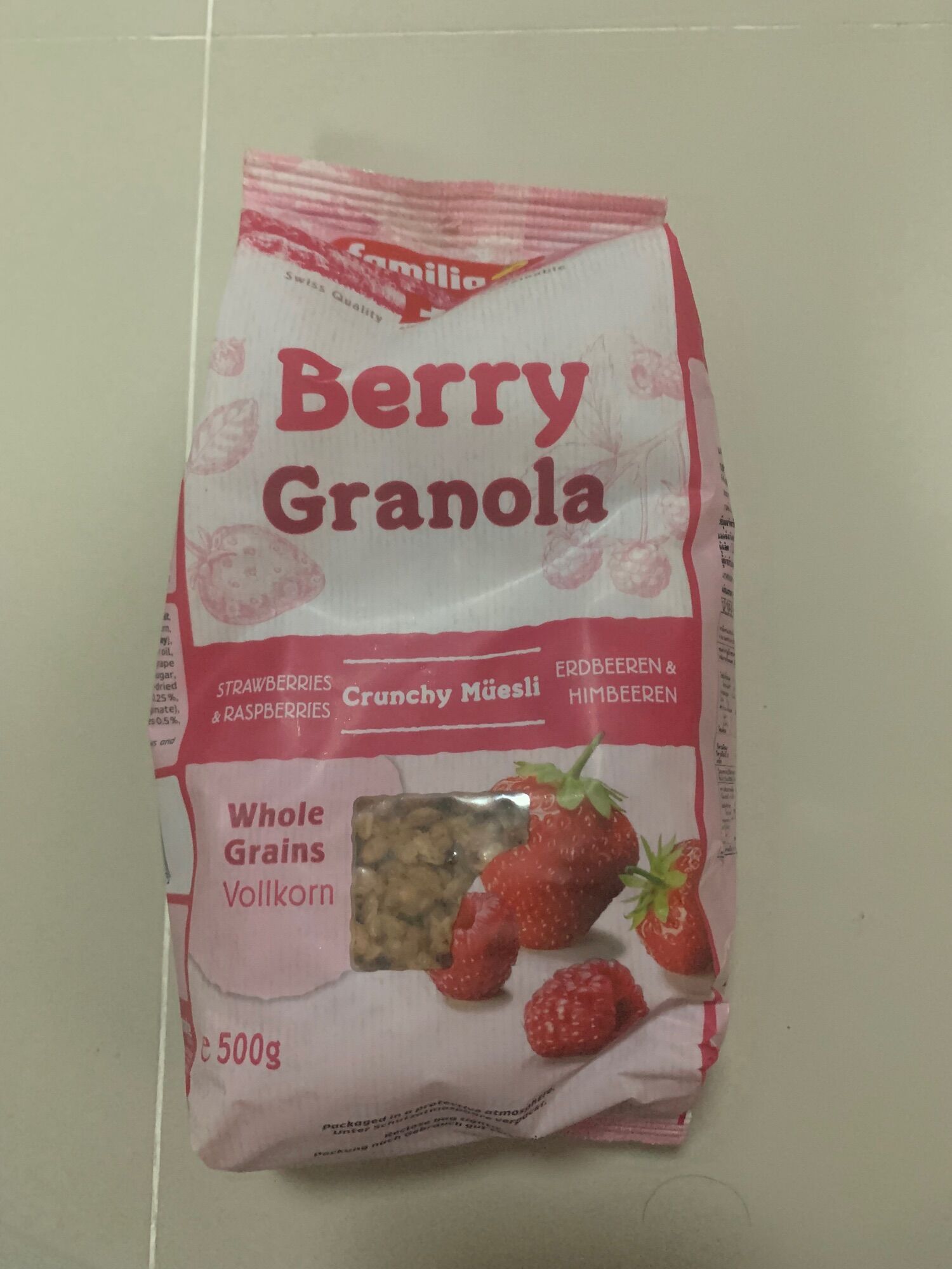 Familia Berry Granola Crunchy Muesli strawberries& rasberries 500 g