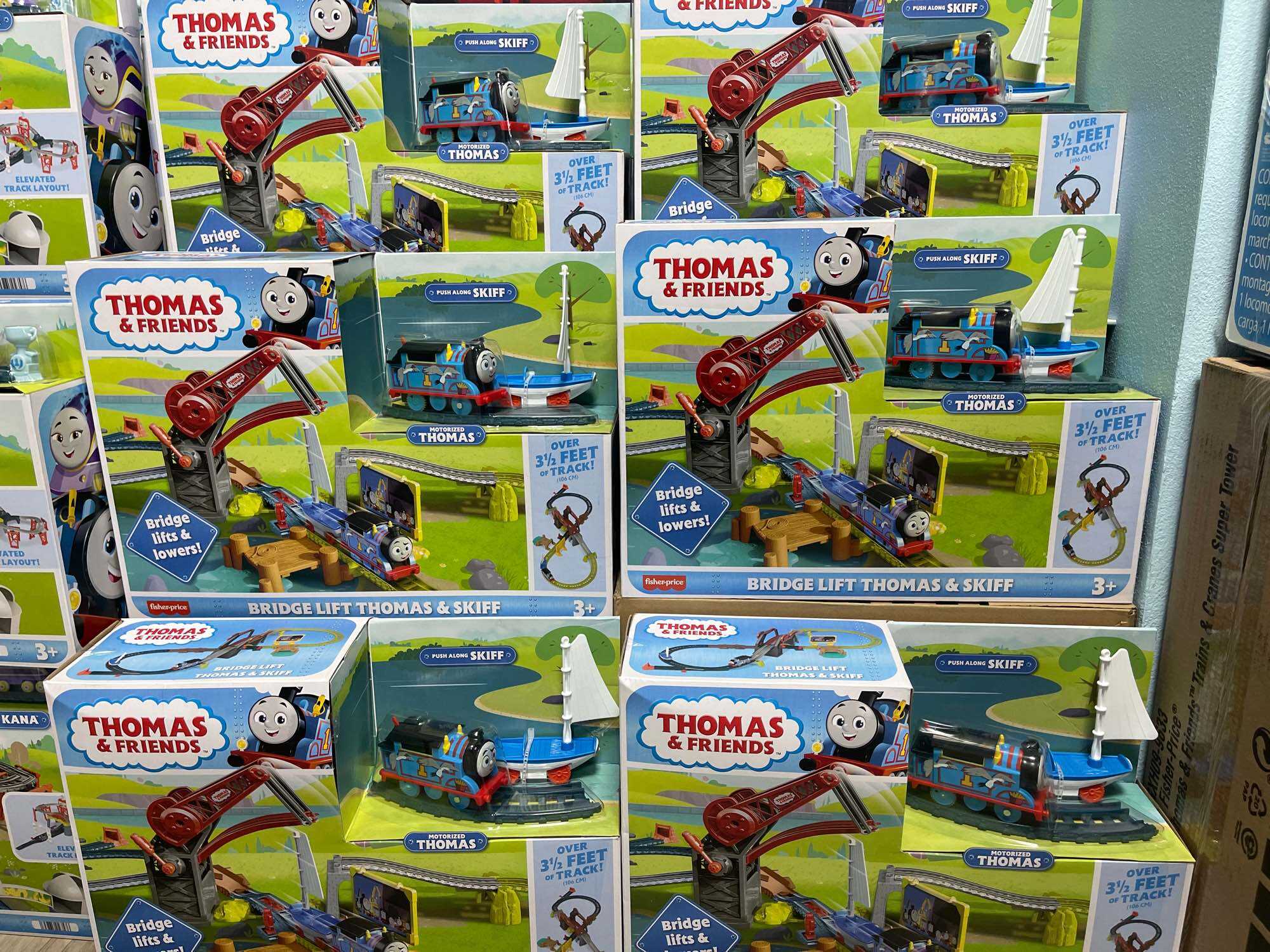 พร้อมส่ง Thomas & Friends Motorized Toy Train Set Bridge Lift Thomas & Skiff With Track & Push-Along Boat For Preschool Kids Ages 3+ Years ราคา 2,495 บาท*ส่งฟรี