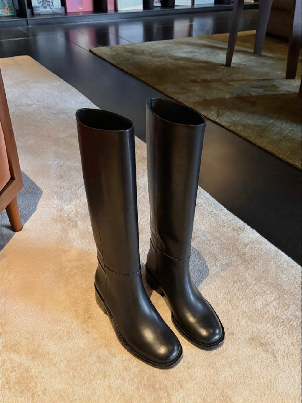 Elevating 4.5cm High Knight Boots ราคา 8,861 บาท*ส่งฟรี