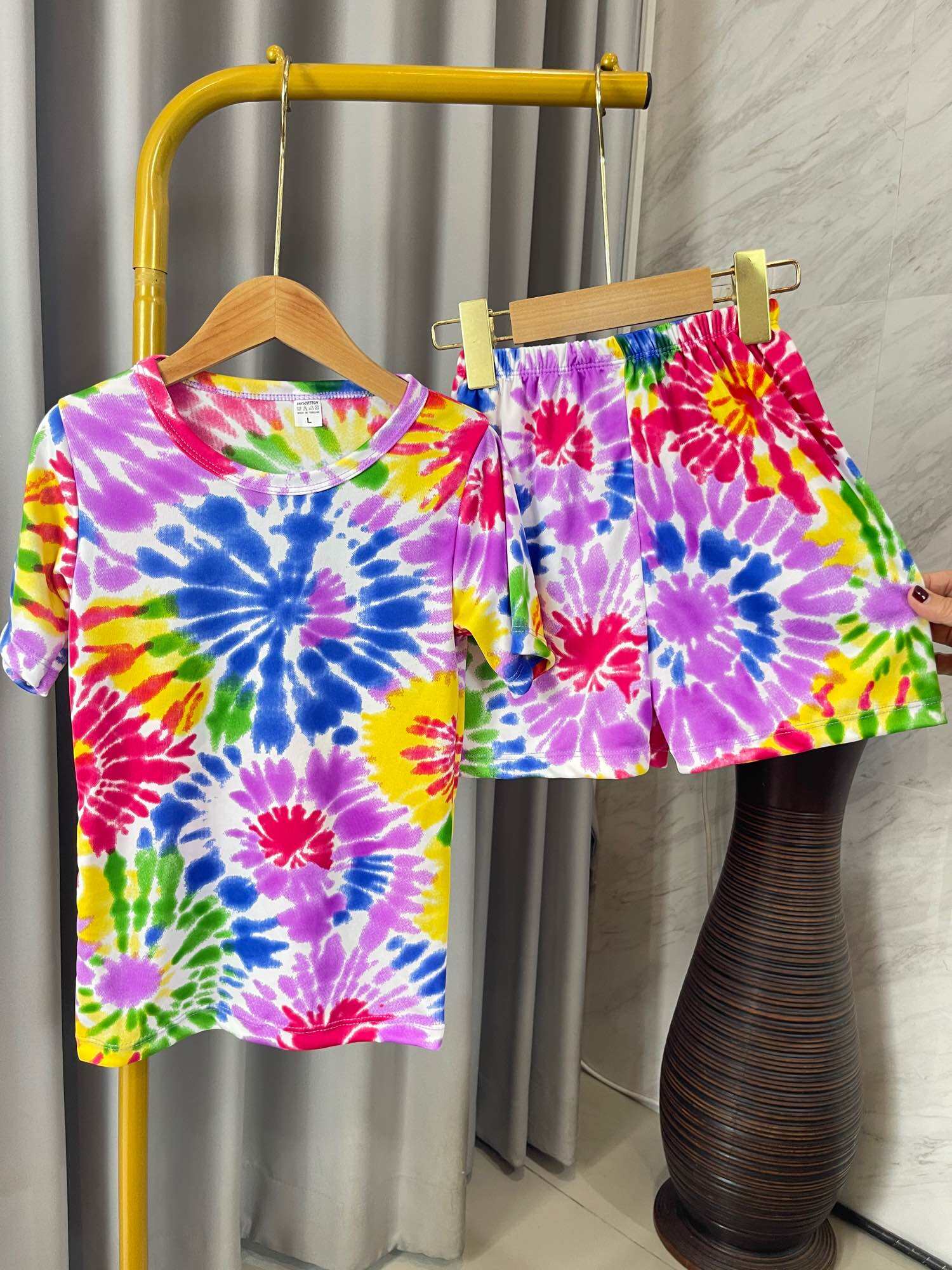 ชุดเด็ก ลายมัดย้อม ลายสงกรานต์ แขนสั้นขาสั้น ผ้าไมโคร นิ่มบางเบาใส่สบายสีสดซักง่ายสีไม่ตก(ส+ส)มัดย้อมสีแฉก ราคา  69 บาท*ส่งฟรี