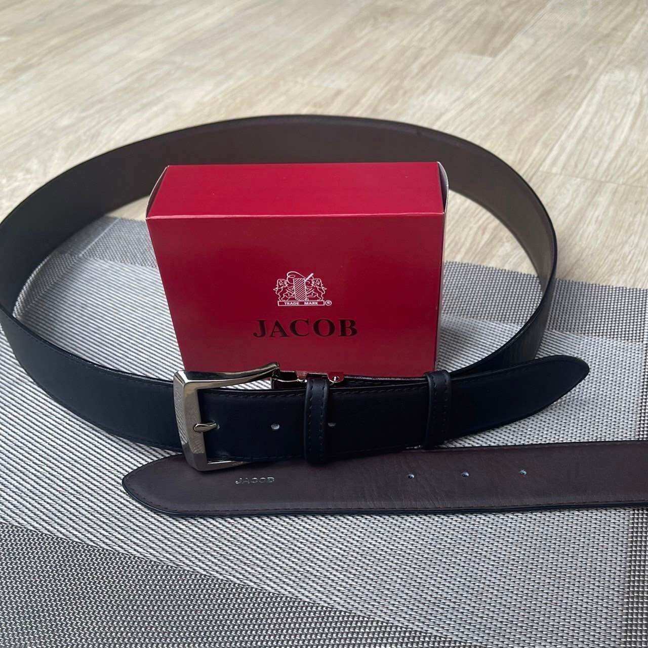 เข็มขัดผู้ชาย แบรนด์ JACOB ด้านนอกสีดำ ด้านในด้านตาลเข้ม ราคา 299 บาท*ส่งฟรี