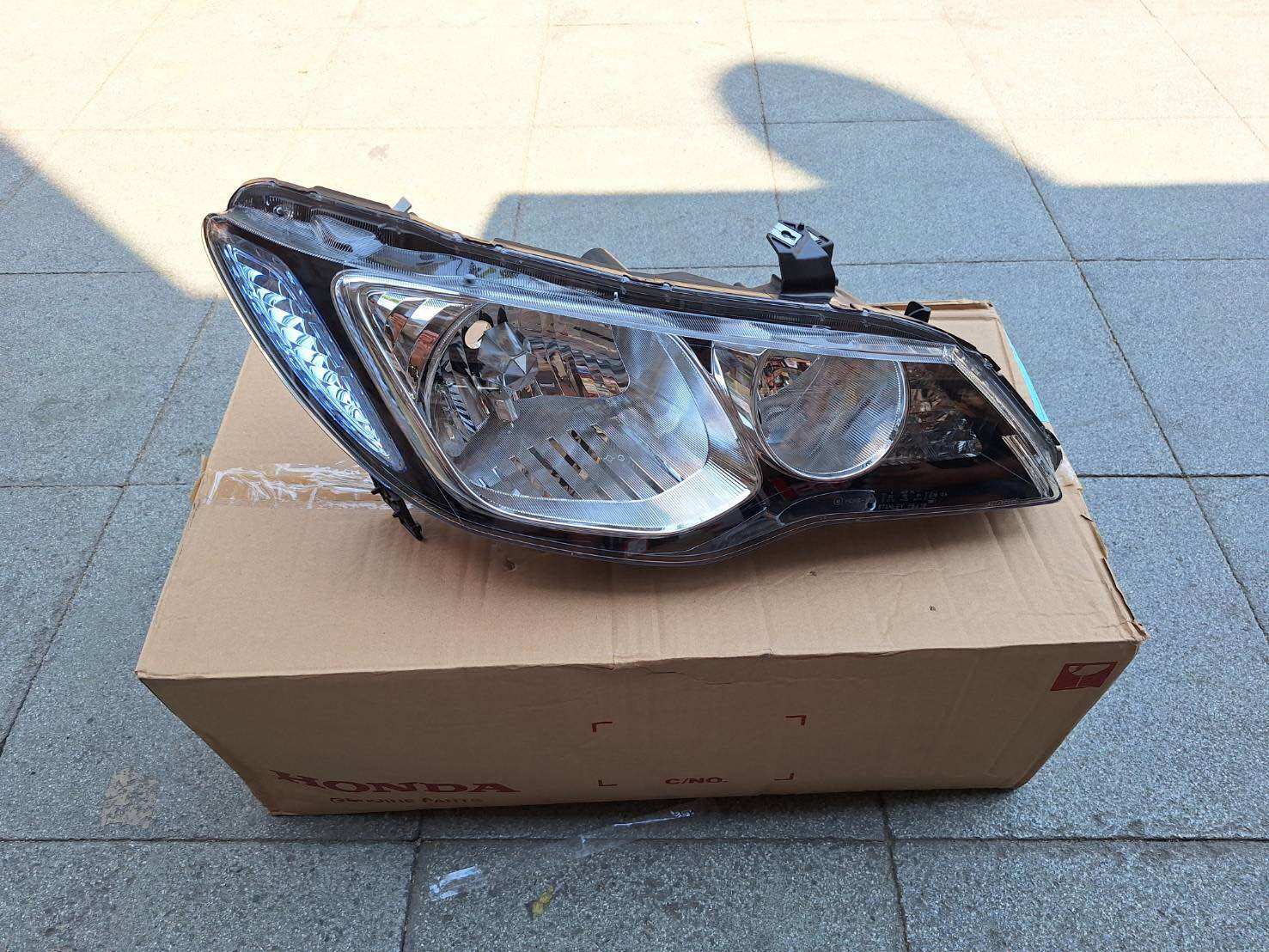 ไฟหน้า honda civic fd 1.8 ปี2006-2007 อะไหล่แท้ honda ราคาข้างละ - ยี่ห้อ Honda ราคา 3,850 บาท*ส่งฟรี