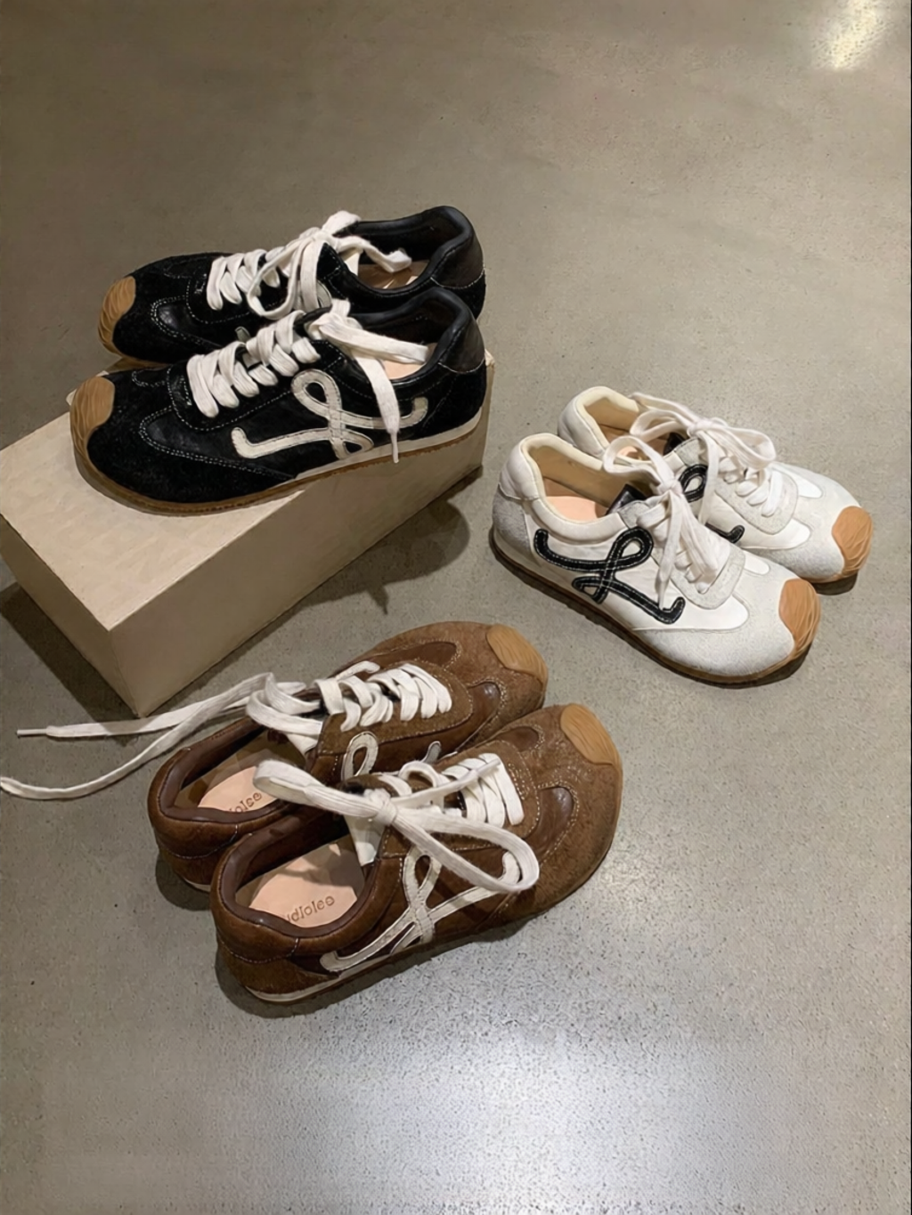 Ugly-chic Color-blocking Leather Lace-up Comfortable Training Shoes ราคา 3,603 บาท*ส่งฟรี
