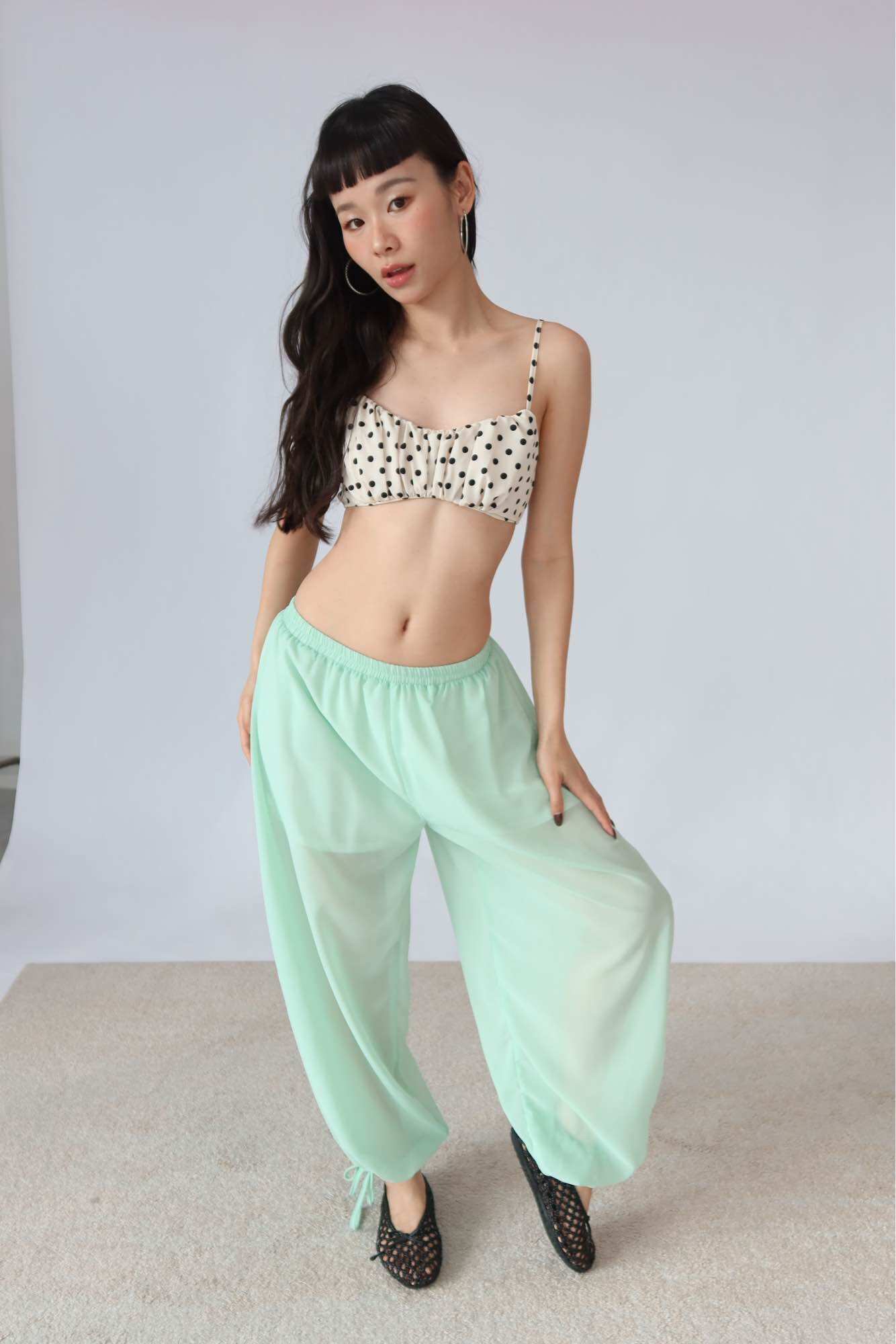 Lola Pants, Long Trousers with a Jinny Bow Style at the Bottom of the Legs, Half-Lined Inside, Hiigestjump (Best-Selling Products, Sent in the Order of Order Only) ราคา 1,390 บาท*ส่งฟรี