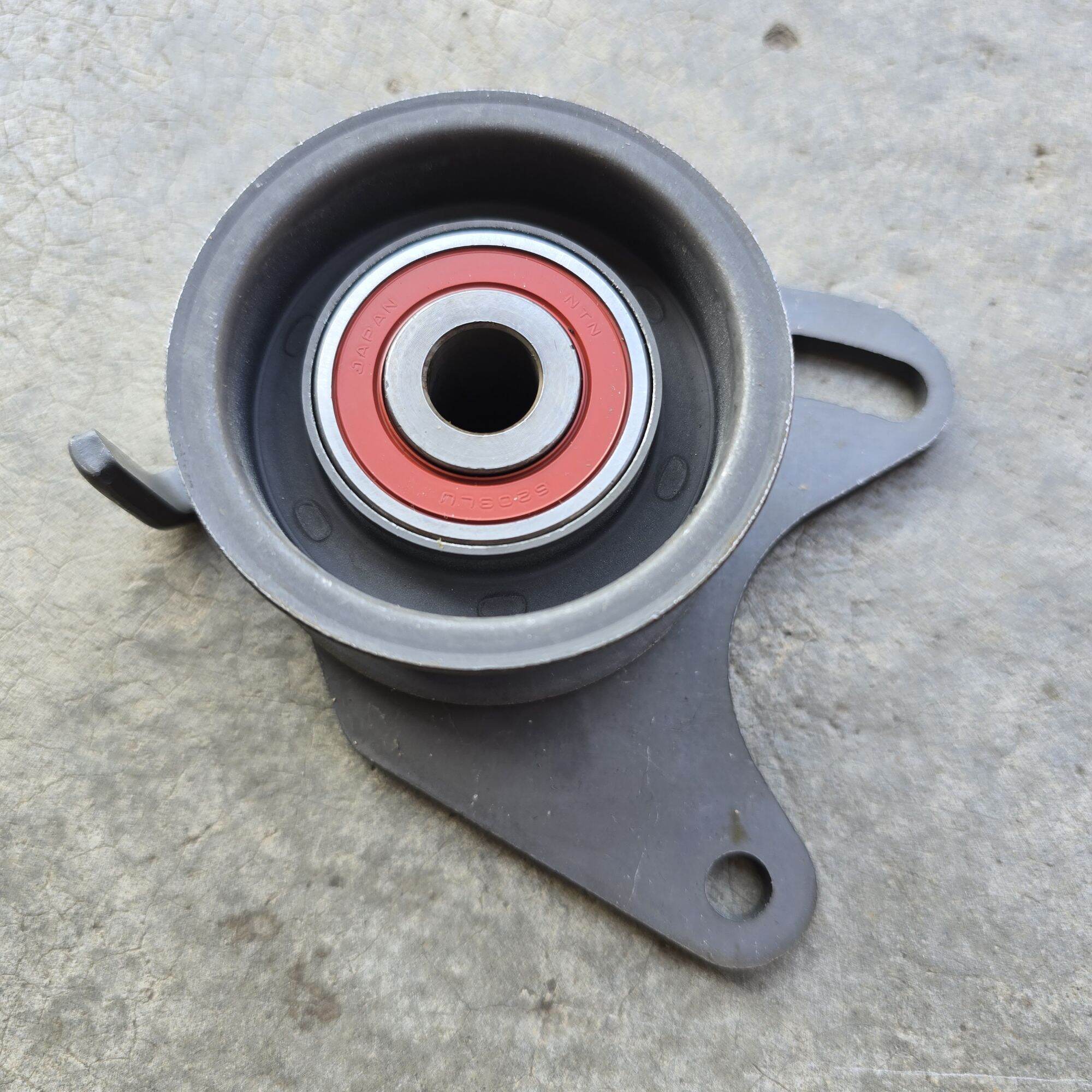 Ntn Traction Ball Bearing, Genuine from the Department Store. 💯 % Pulley Pushes the Belt Along the Rail. # Genuine, Made in Japan, Used with Mitsubishi L200 Cyclone Strada Models 4D55 4D56** Large Size with Legs **Installed on Ntn Brand Vehicles. Not Gen ราคา 400 บาท*ส่งฟรี