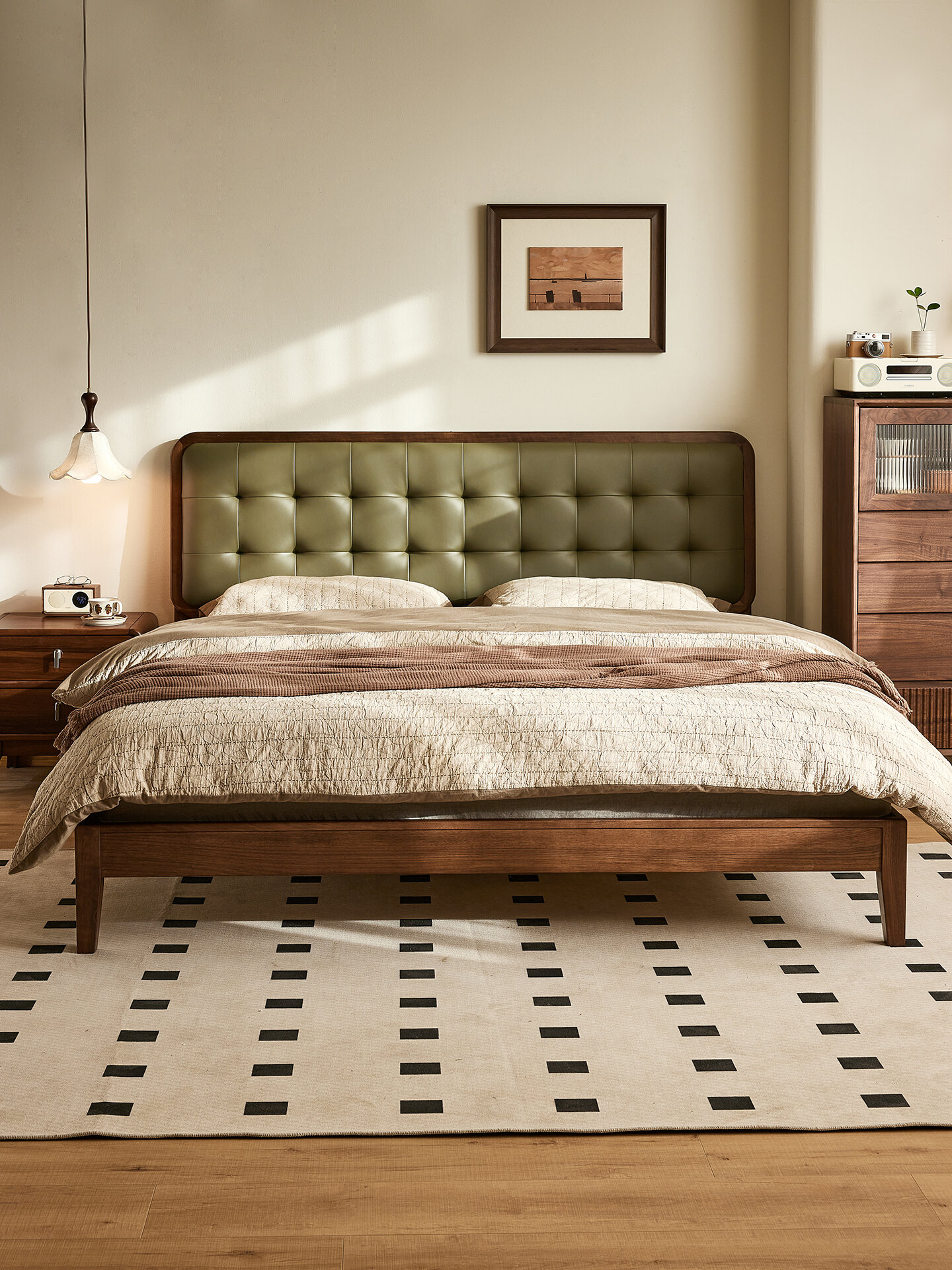 YAMOO | Soft Pack Walnut Wood Bed 1.8m
