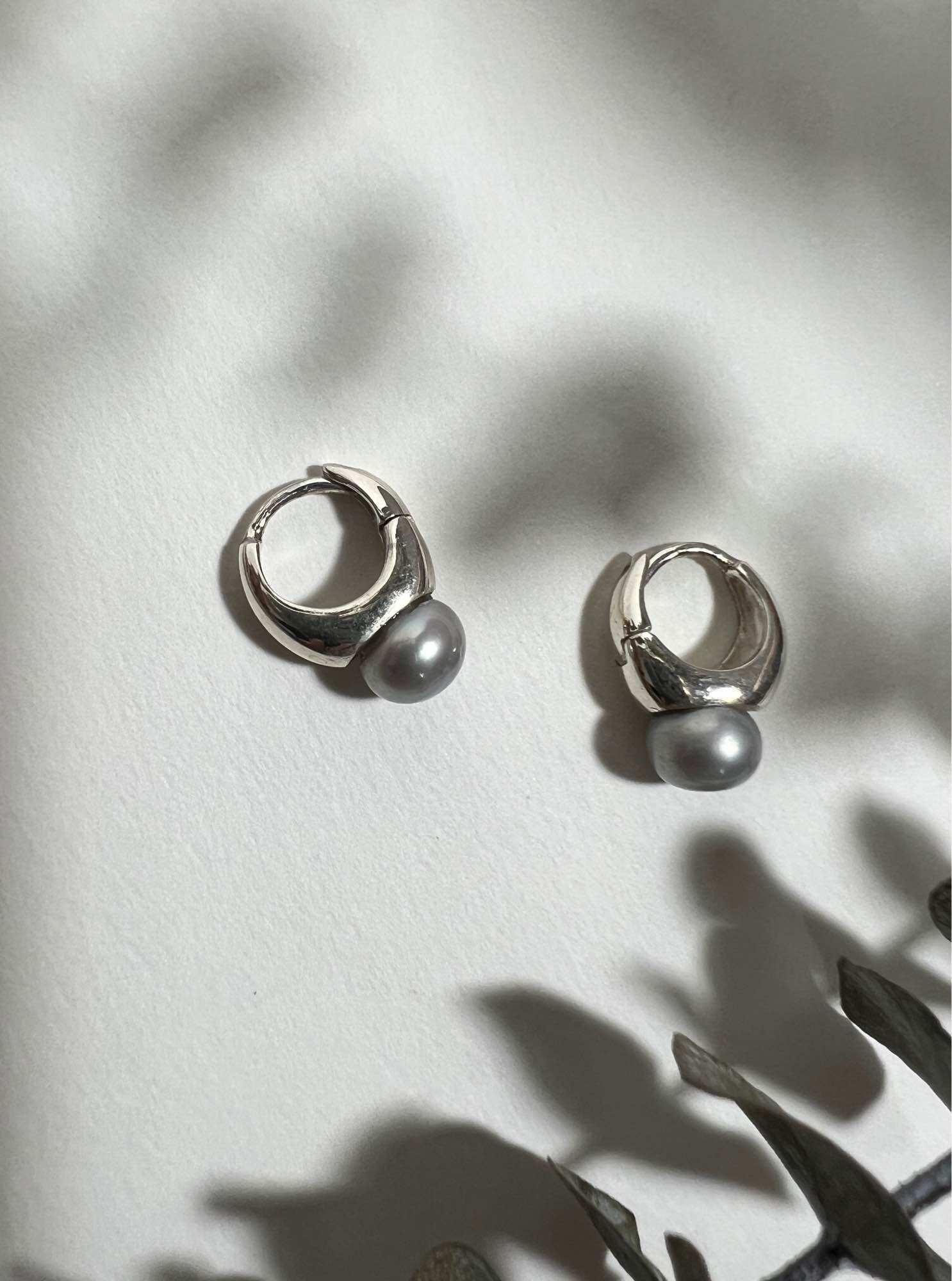 JIIRA silver and freshwater pearl earrings 3 color -ต่างหูห่วงเงินแท้ ไข่มุกน้ำจืดแท้ ราคา 1,590 บาท*ส่งฟรี