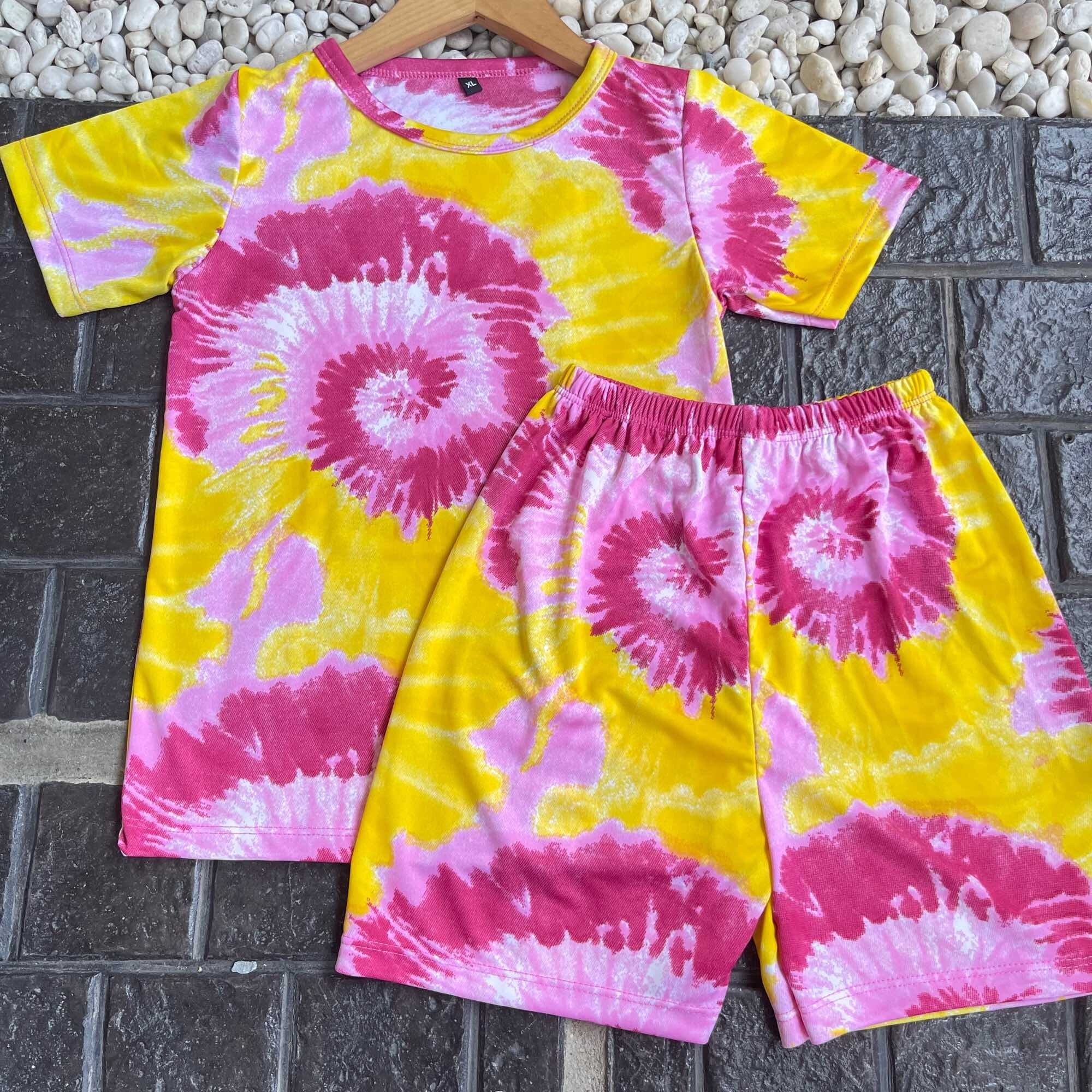 ชุดเด็กแขนสั้นขาสั้น ผ้าไมโครนิ่มใส่ไม่ร้อน สีสดสีไม่ตก ลายสงกรานต์ มัดย้อมก้นกอยS2P ราคา  79 บาท*ส่งฟรี