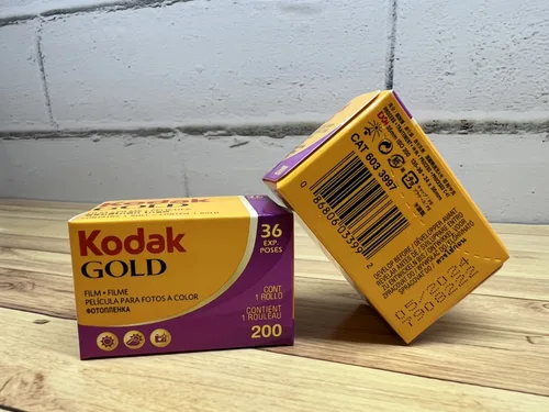 ฟิล์มสี Kodak Gold200 / 36รูป  หมดอายุ 05/2024( ราคาม้วนละค่ะ)