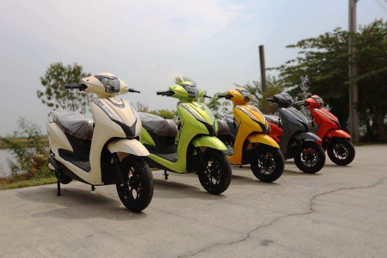 รถมอเตอร์ไซค์ไฟฟ้า ทรง ฮอนด้า LEAD ยี่ห้อ SAGASONIC รุ่น SE-003 มอเตอร์ 3500 วัตต์ ราคา 32,500 บาท*ส่งฟรี