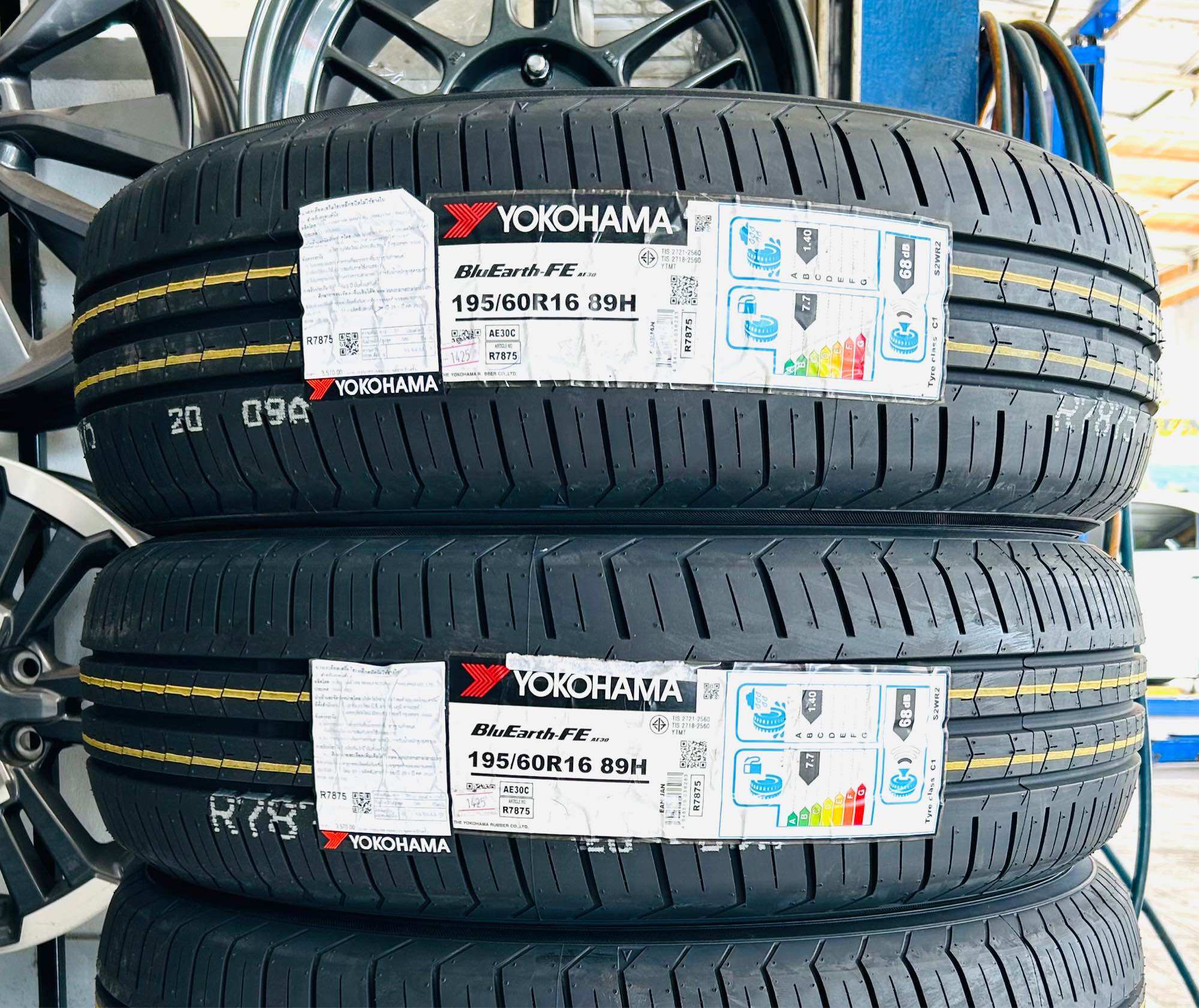 YOKOHAMA 【新車外し】25年製 YOKOHAMA BluEarth-FE 195/60R17 17