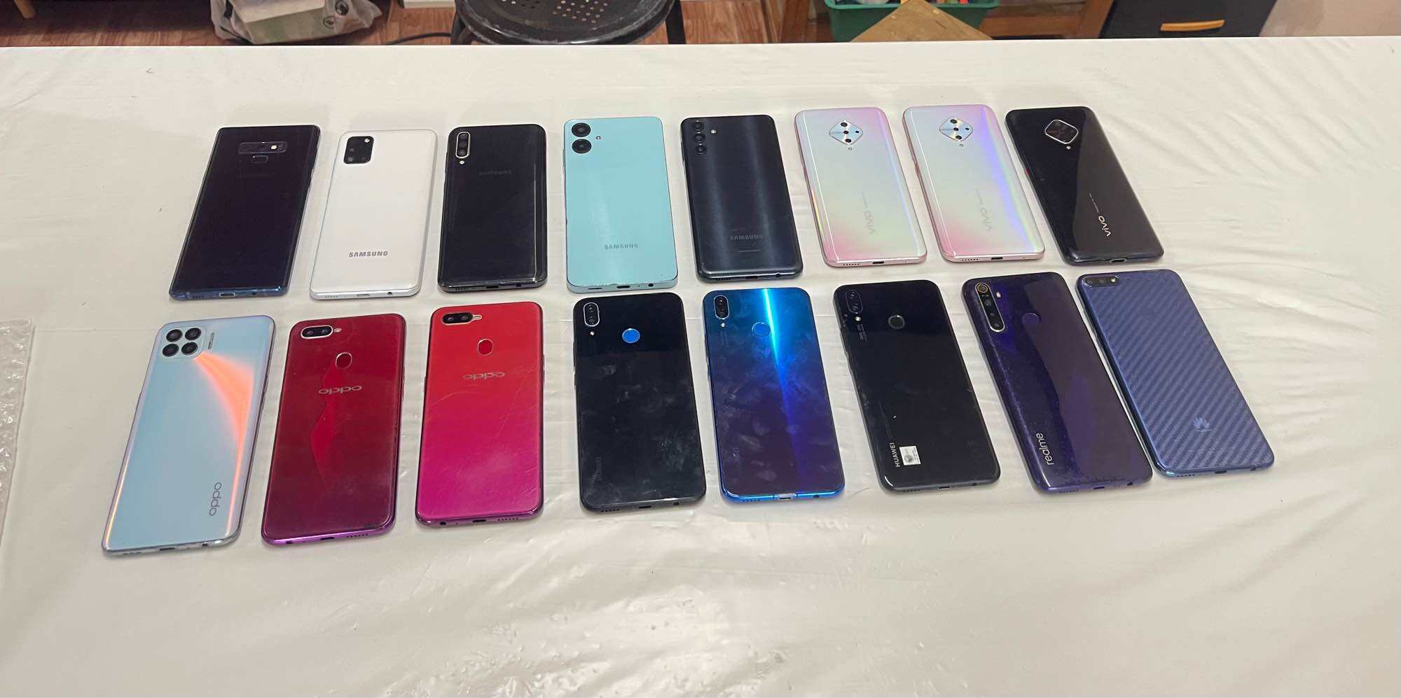 มือถือราคาเบาๆ Samsung oppo VIVO Huawei ราคา 2,150 บาท*ส่งฟรี