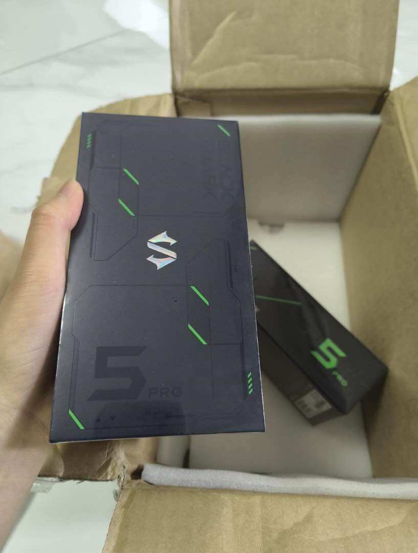 Black shark 5 pro 16GB + 512GB Smartphone Global Version ราคา 18,000 บาท*ส่งฟรี