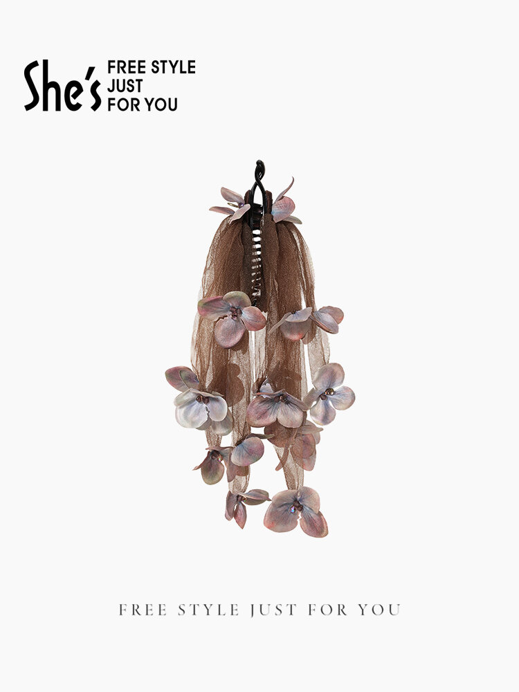 She's | Elegant Floral Design Banana Clip ราคา 5,681 บาท*ส่งฟรี