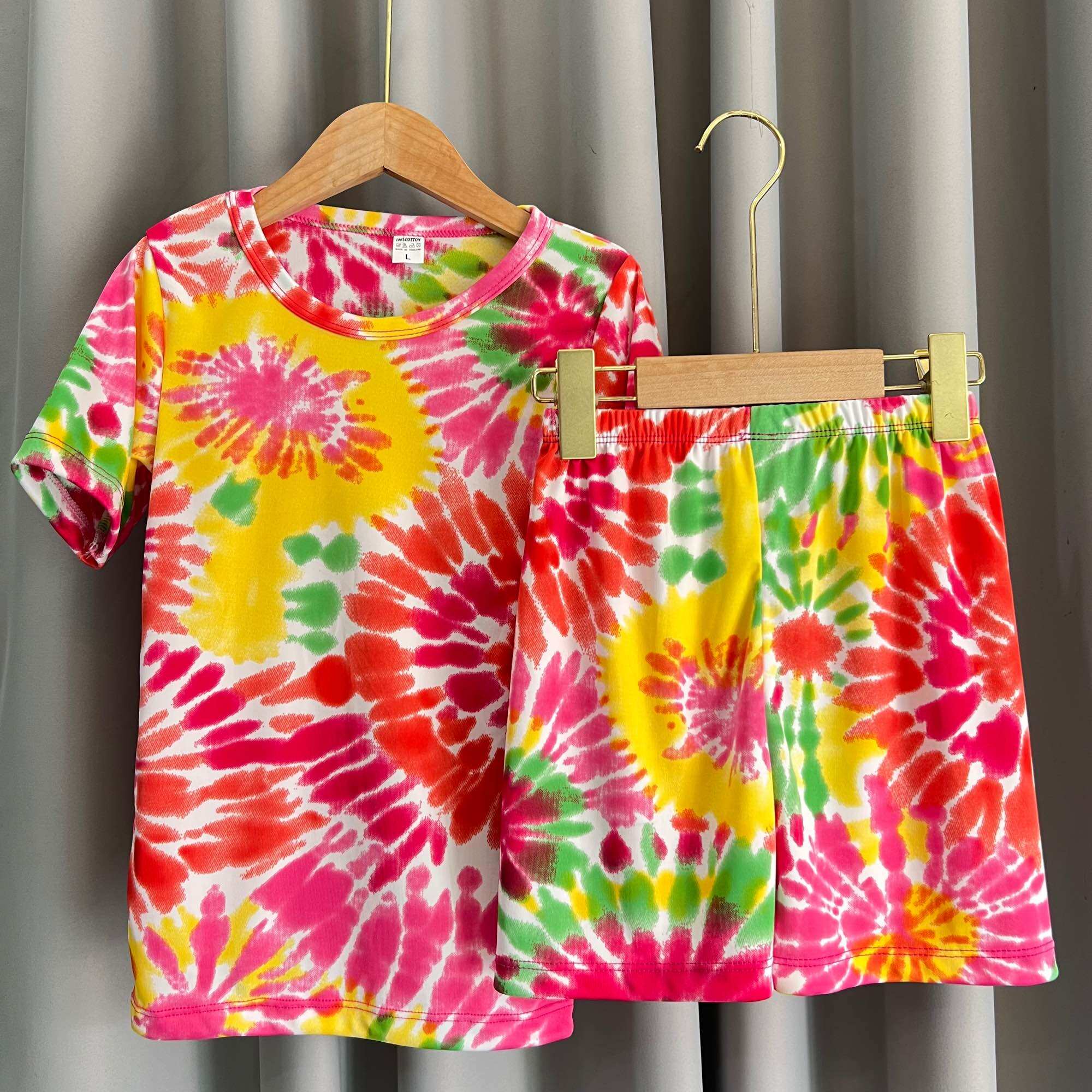 ชุดเด็ก ลายมัดย้อม ลายสงกรานต์ แขนสั้นขาสั้น ผ้าไมโคร นิ่มบางเบาใส่สบายสีสดซักง่ายสีไม่ตก(ส+ส)มัดย้อม ราคา 69 บาท*ส่งฟรี