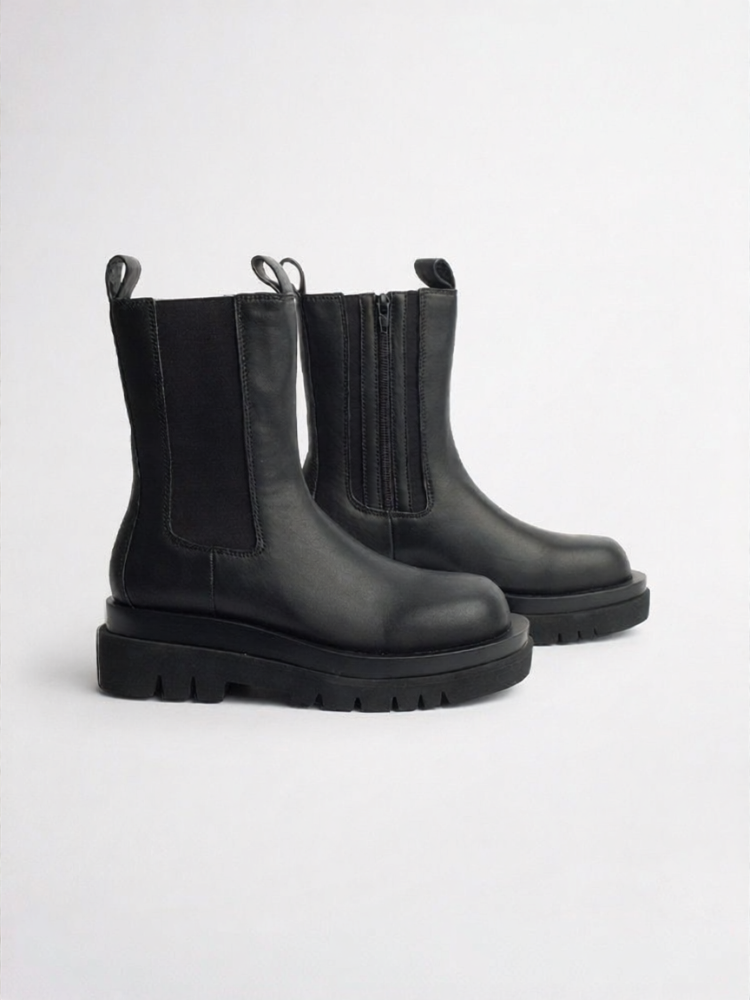 Tony Bianco | Winter Smoke Barrel Leather Chelsea Boots for Commuting ราคา 8,678 บาท*ส่งฟรี