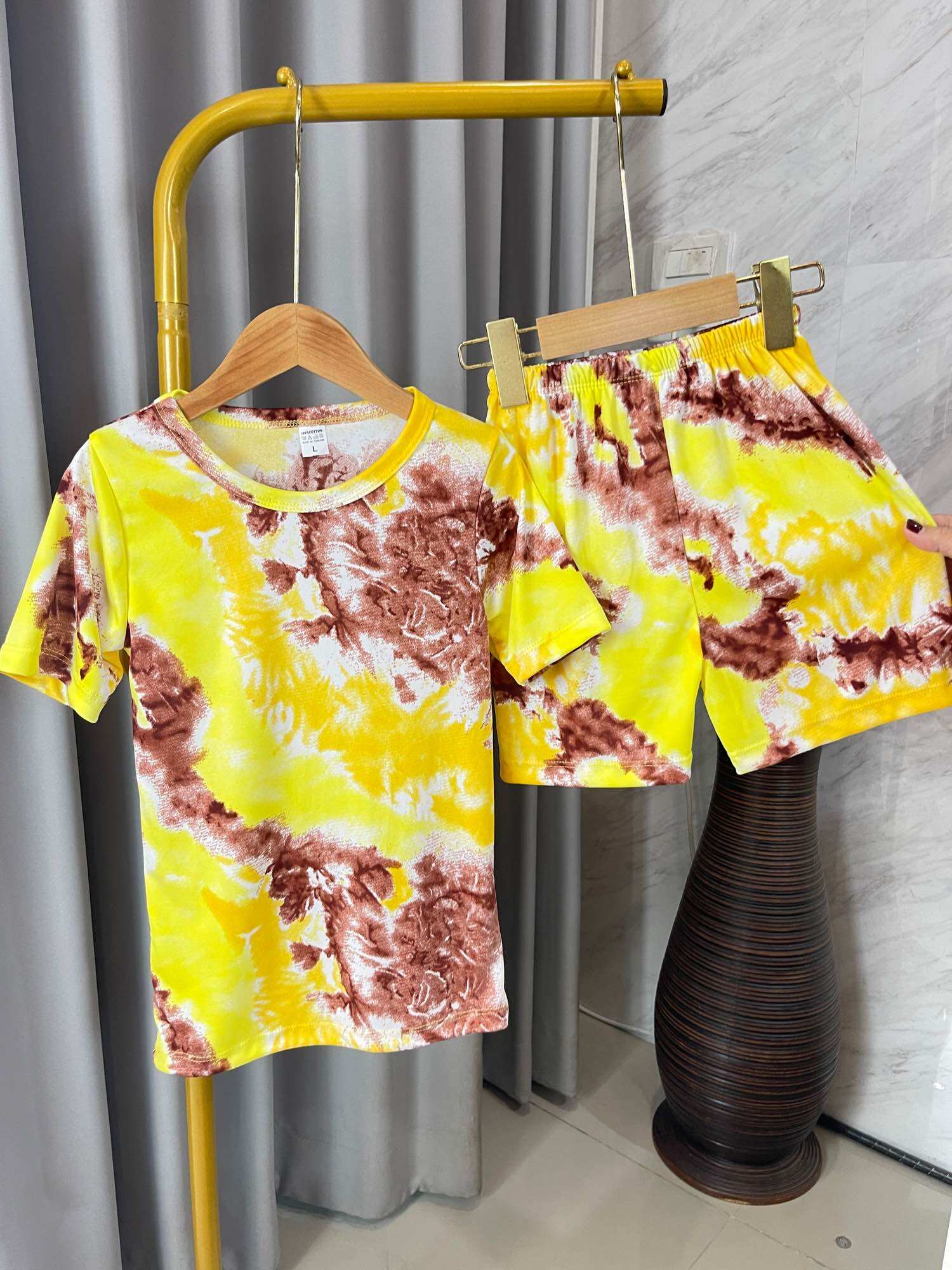 ชุดเด็ก ลายมัดย้อม ลายสงกรานต์ แขนสั้นขาสั้น ผ้าไมโคร นิ่มบางเบาใส่สบายสีสดซักง่ายสีไม่ตก(ส+ส)มัดย้อมเส้นสี ราคา  69 บาท*ส่งฟรี