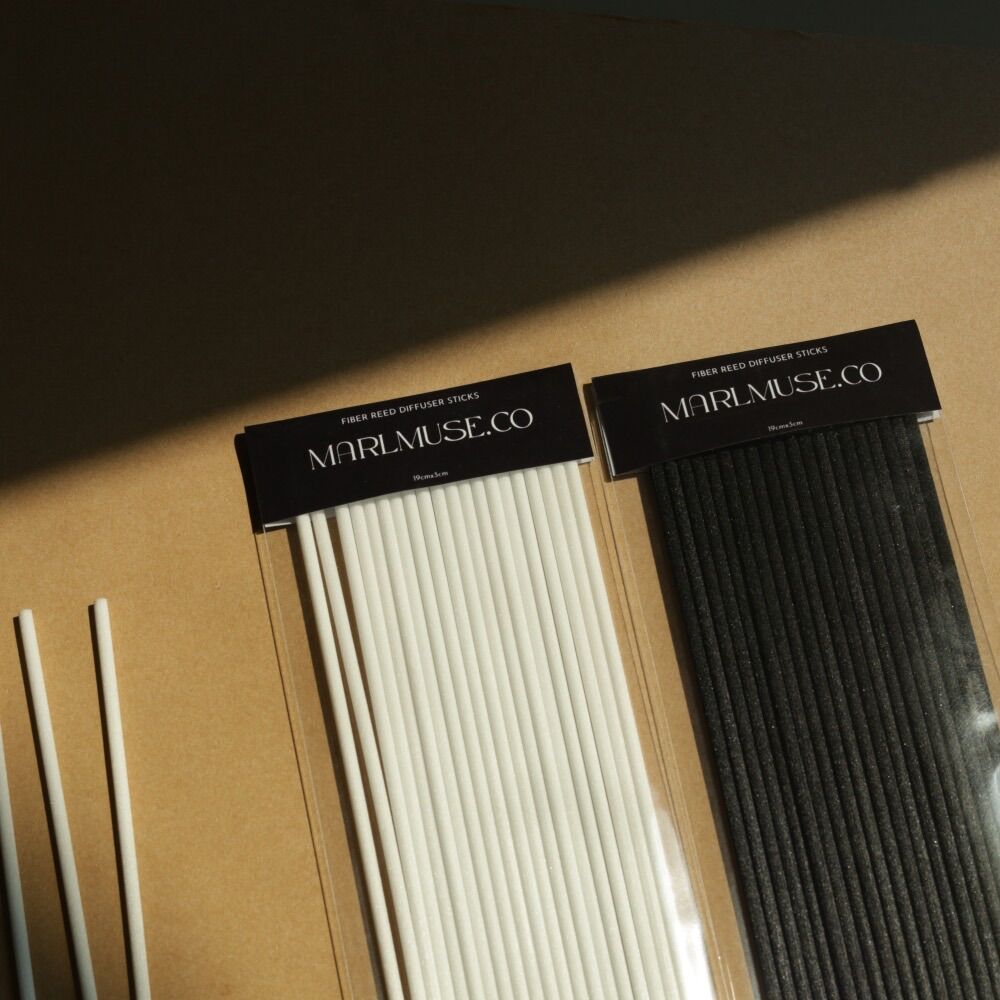 MARLMUSE | ก้านไม้หอมไฟเบอร์ (Fiber Reed Diffuser Sticks)ก้านไฟเบอร์ ก้านกระจายกลิ่น ก้านไฟเบอร์กระจายกลิ่น สีดำ19cmx3mm ราคา 55 บาท*ส่งฟรี