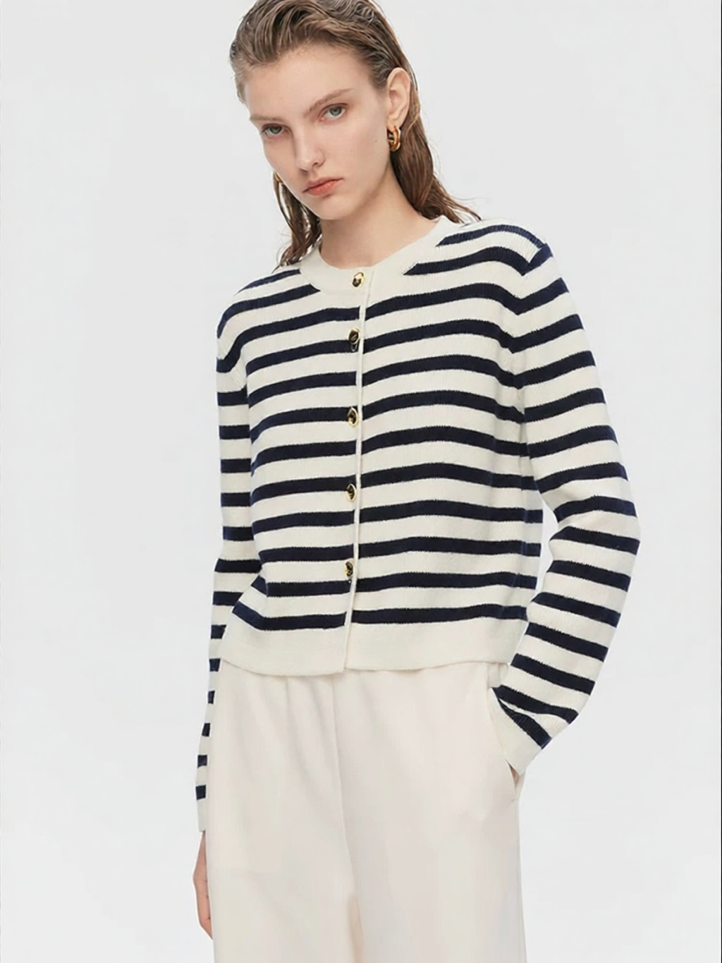 URLAZH | Elegant French Style Striped Round Neck Fitted Knit Cardigan ราคา 7,237 บาท*ส่งฟรี