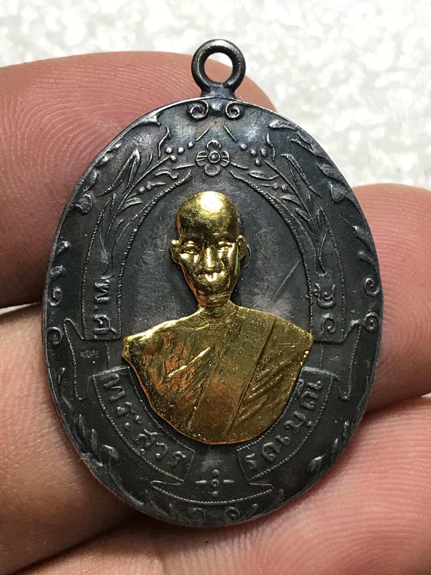 หลวงพ่อฉุยหน้ากากทองสวยหายสกเปิดแบ่งปัน ราคา 3,200 บาท*ส่งฟรี